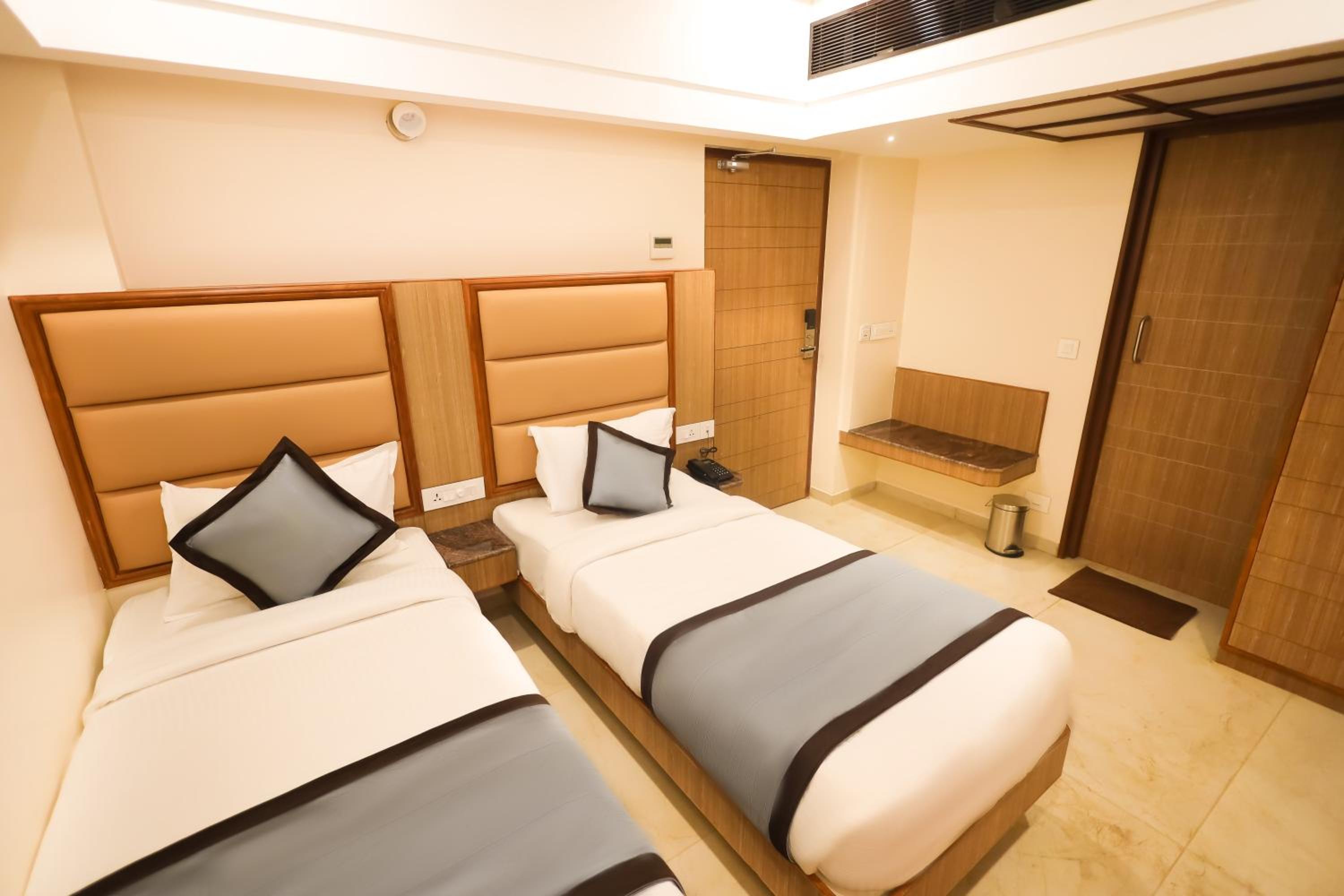 Deluxe Twin Room - Photo 1