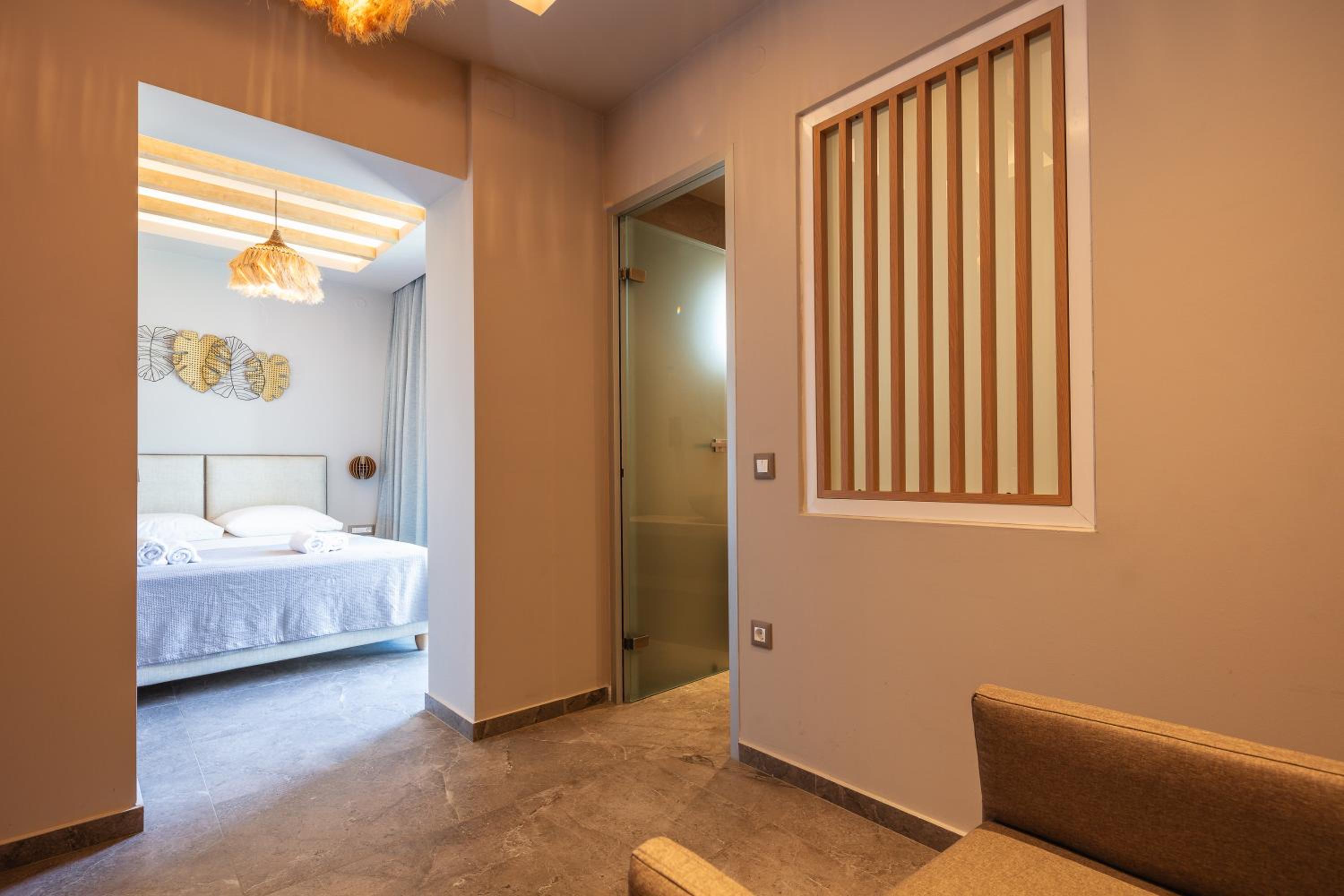 Junior Suite with Inland View - Photo 5