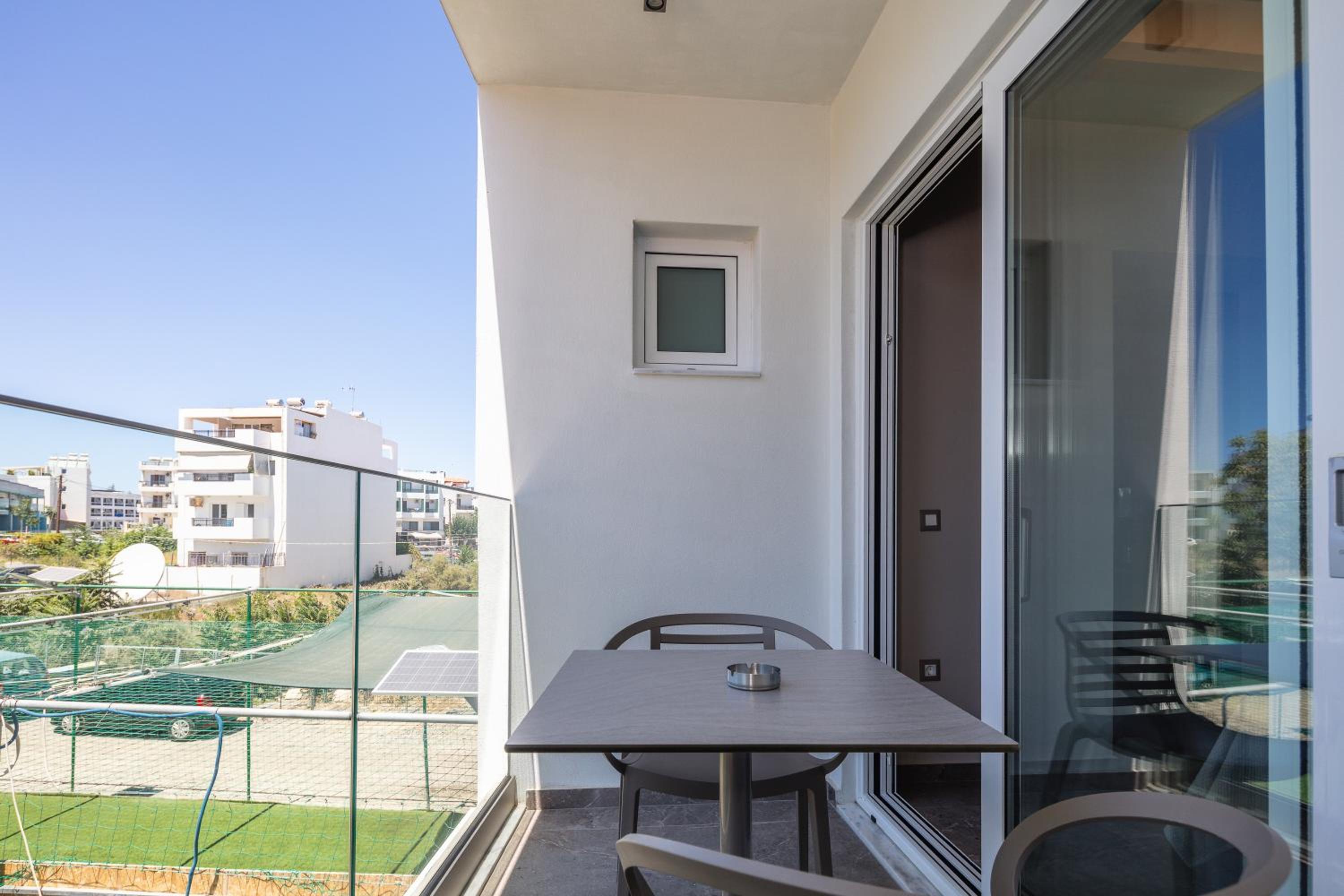 Junior Suite with Inland View - Photo 4