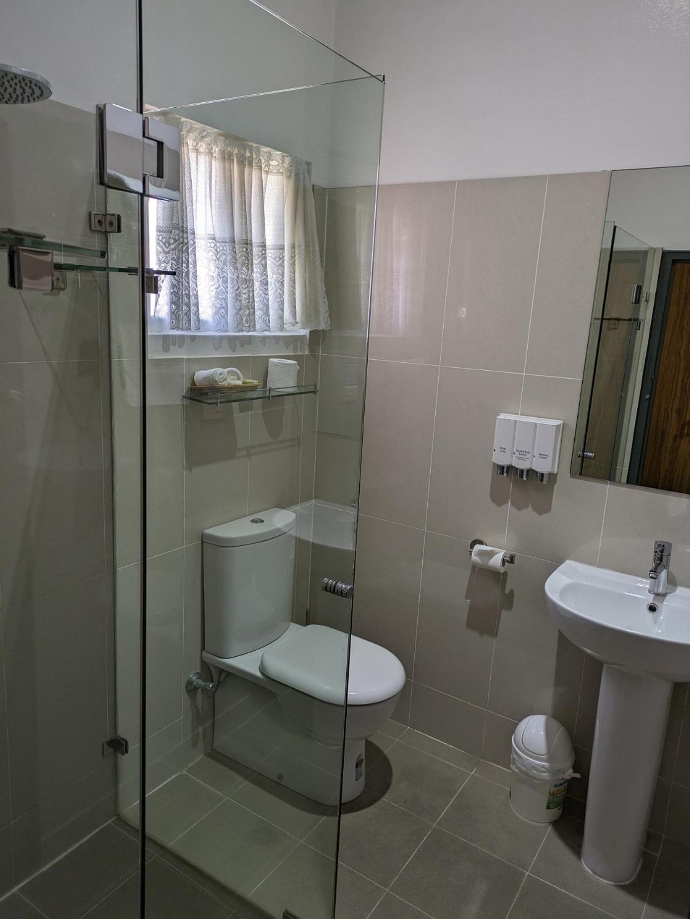 Comfort King Room photo 3