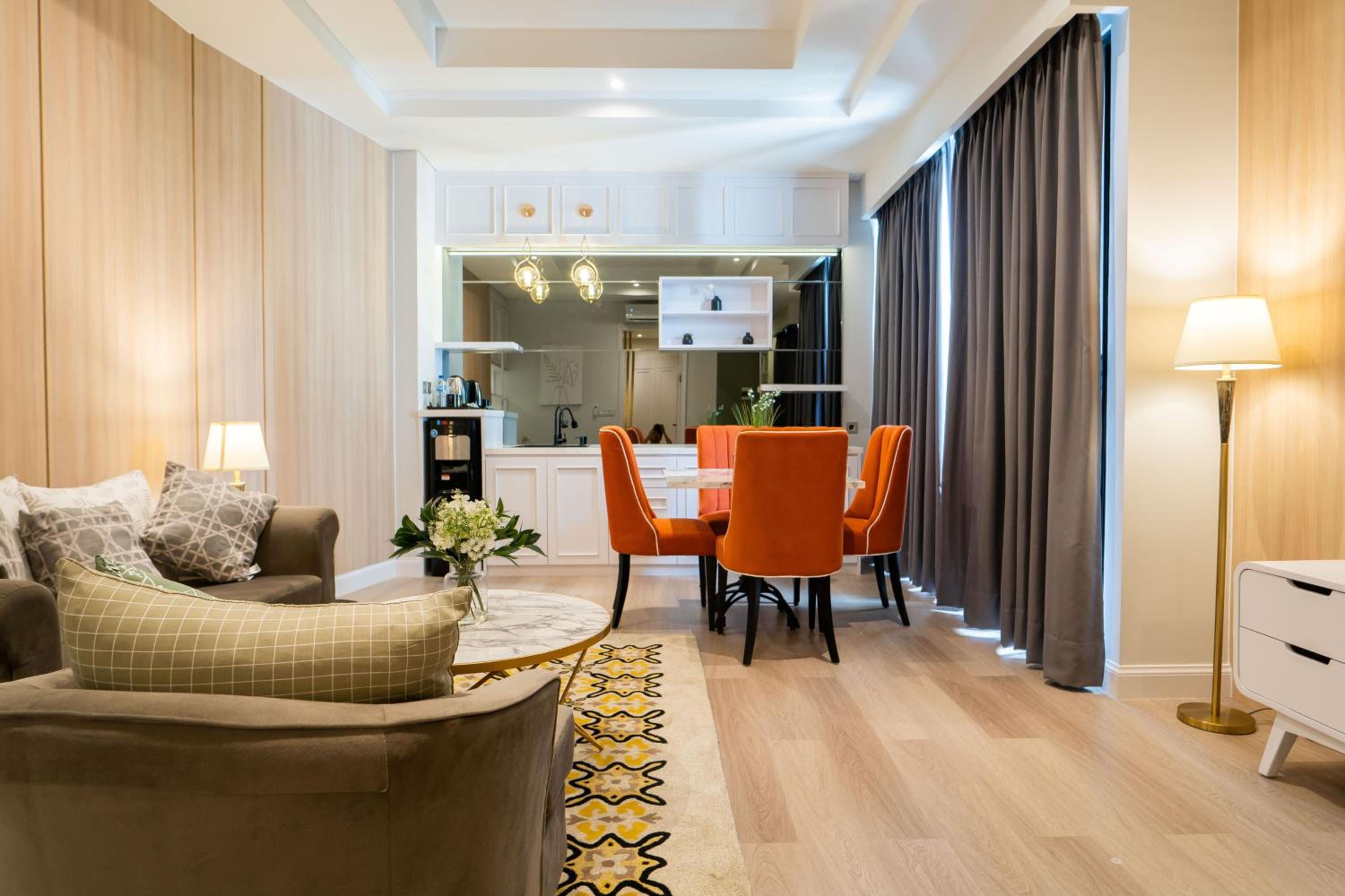 Family Room (2 Adults + 2 Children)