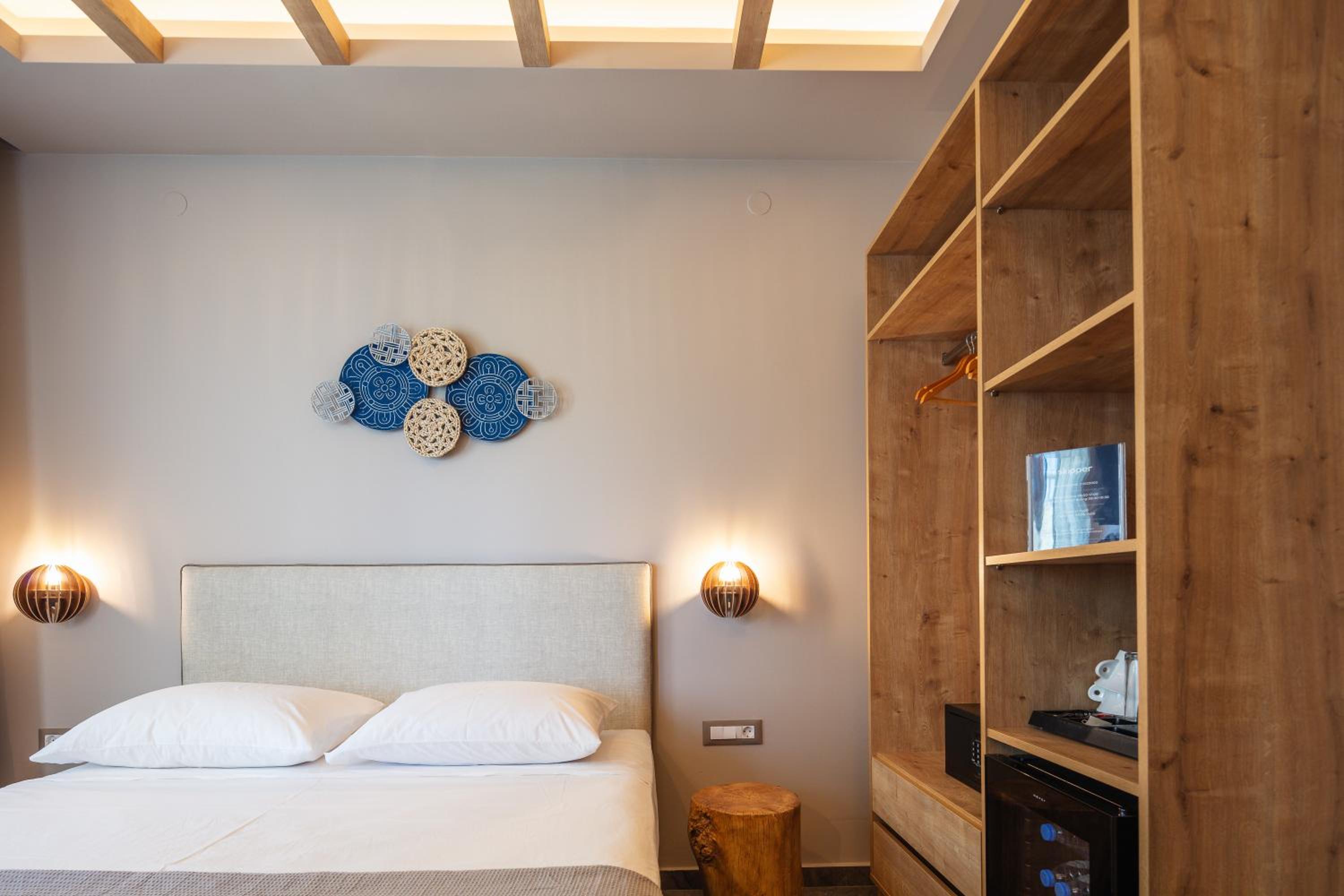 Premium Two Bedroom Suite with Partial Sea View - Photo 3