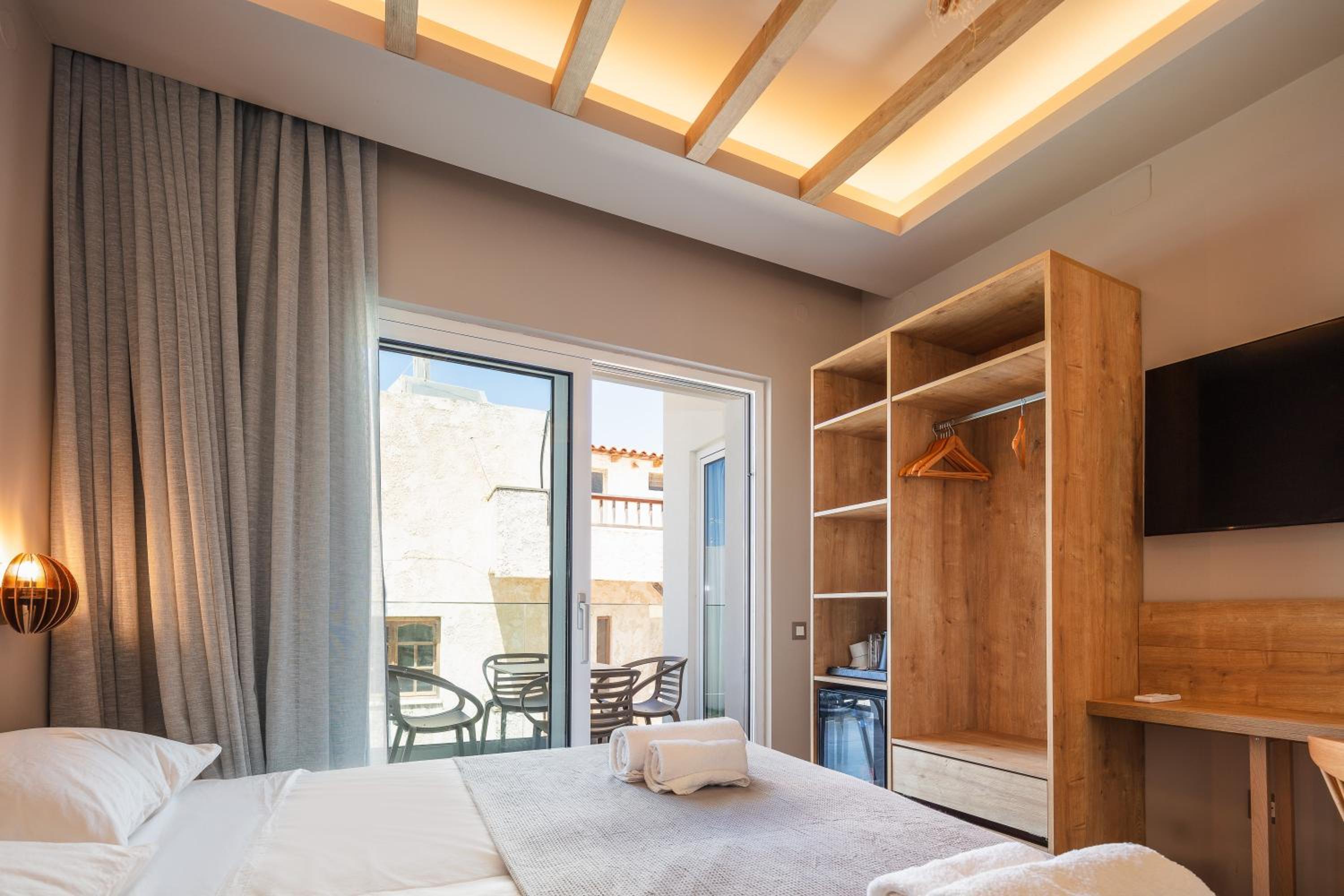 Premium Two Bedroom Suite with Partial Sea View - Photo 4