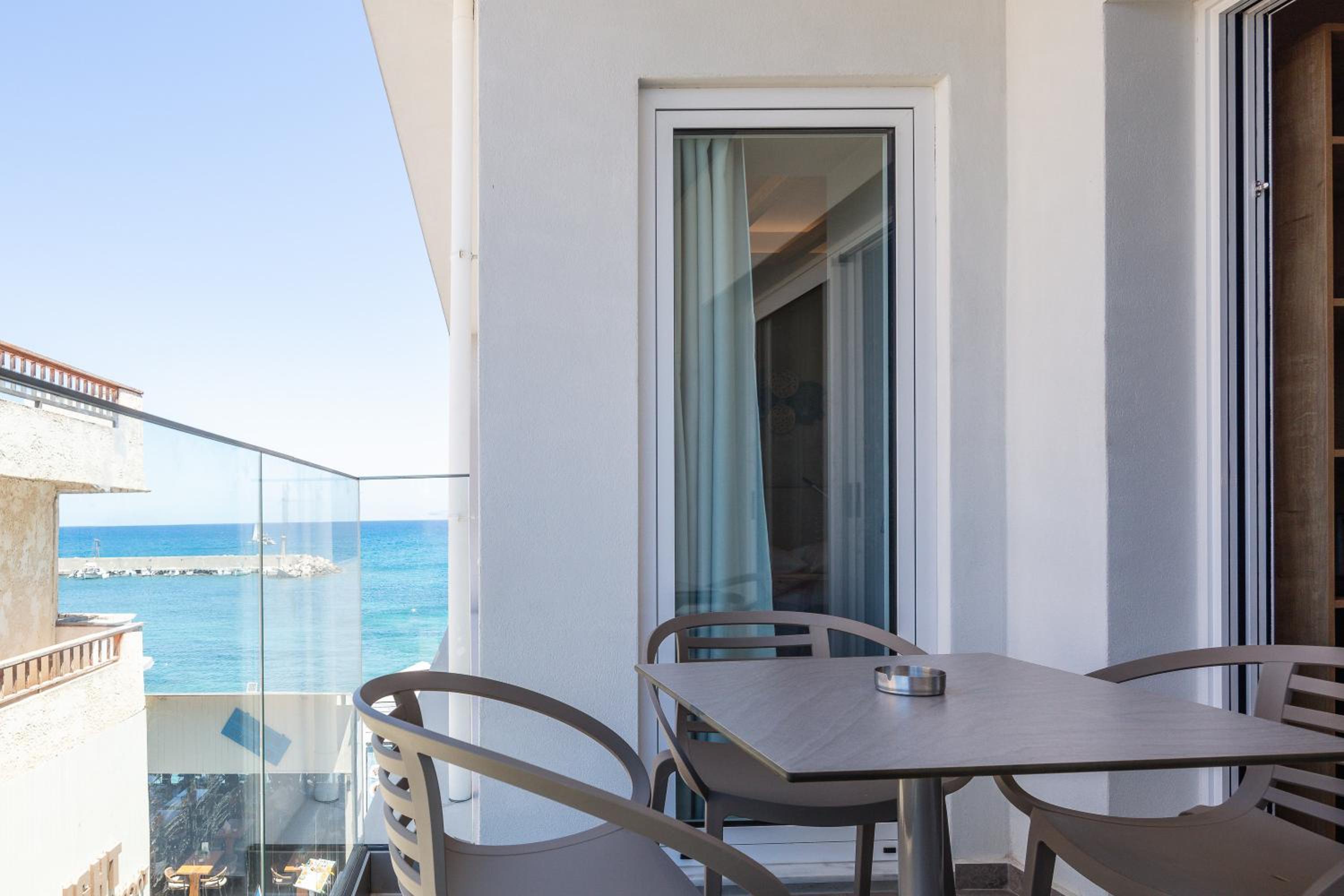 Premium Two Bedroom Suite with Partial Sea View - Photo 7