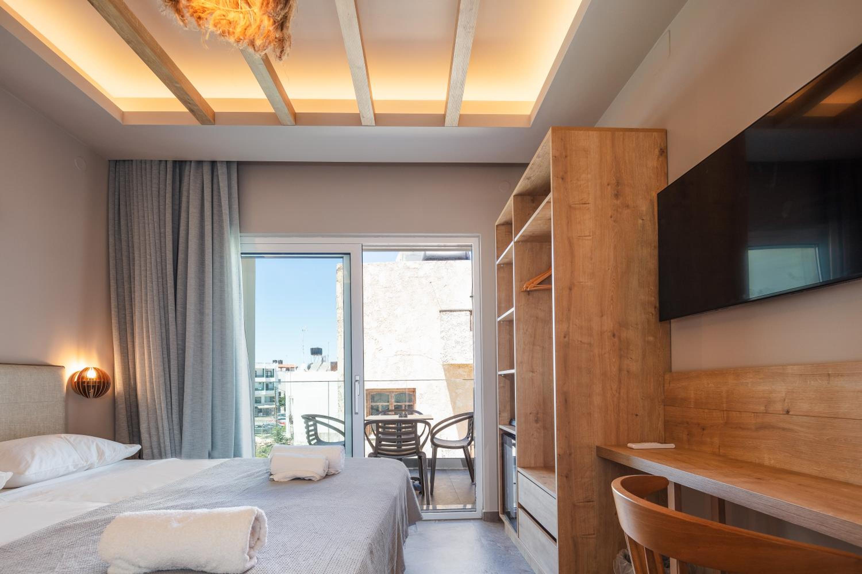 Premium Two Bedroom Suite with Partial Sea View - Photo 2