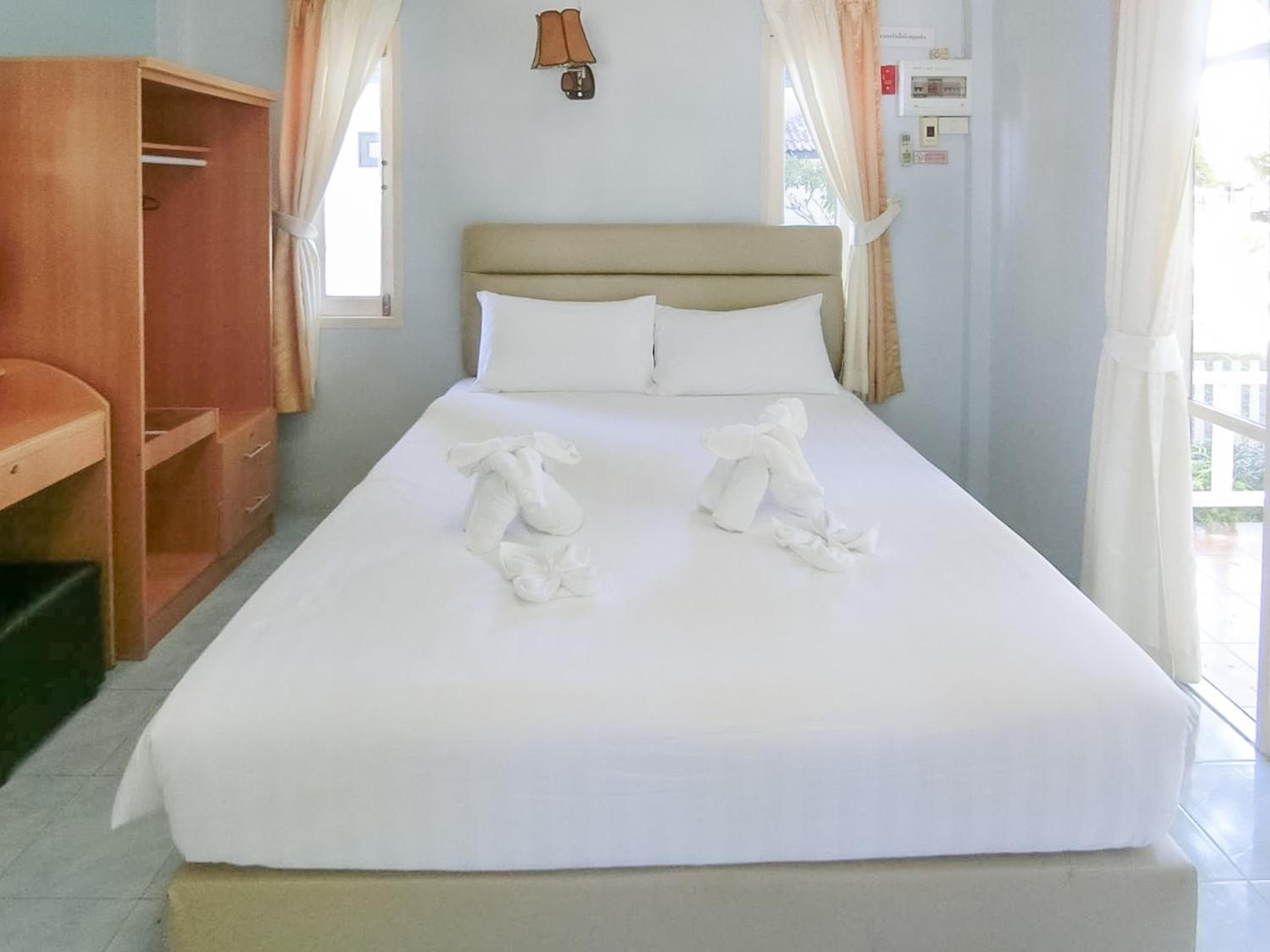 Standard Double Room - Photo 12