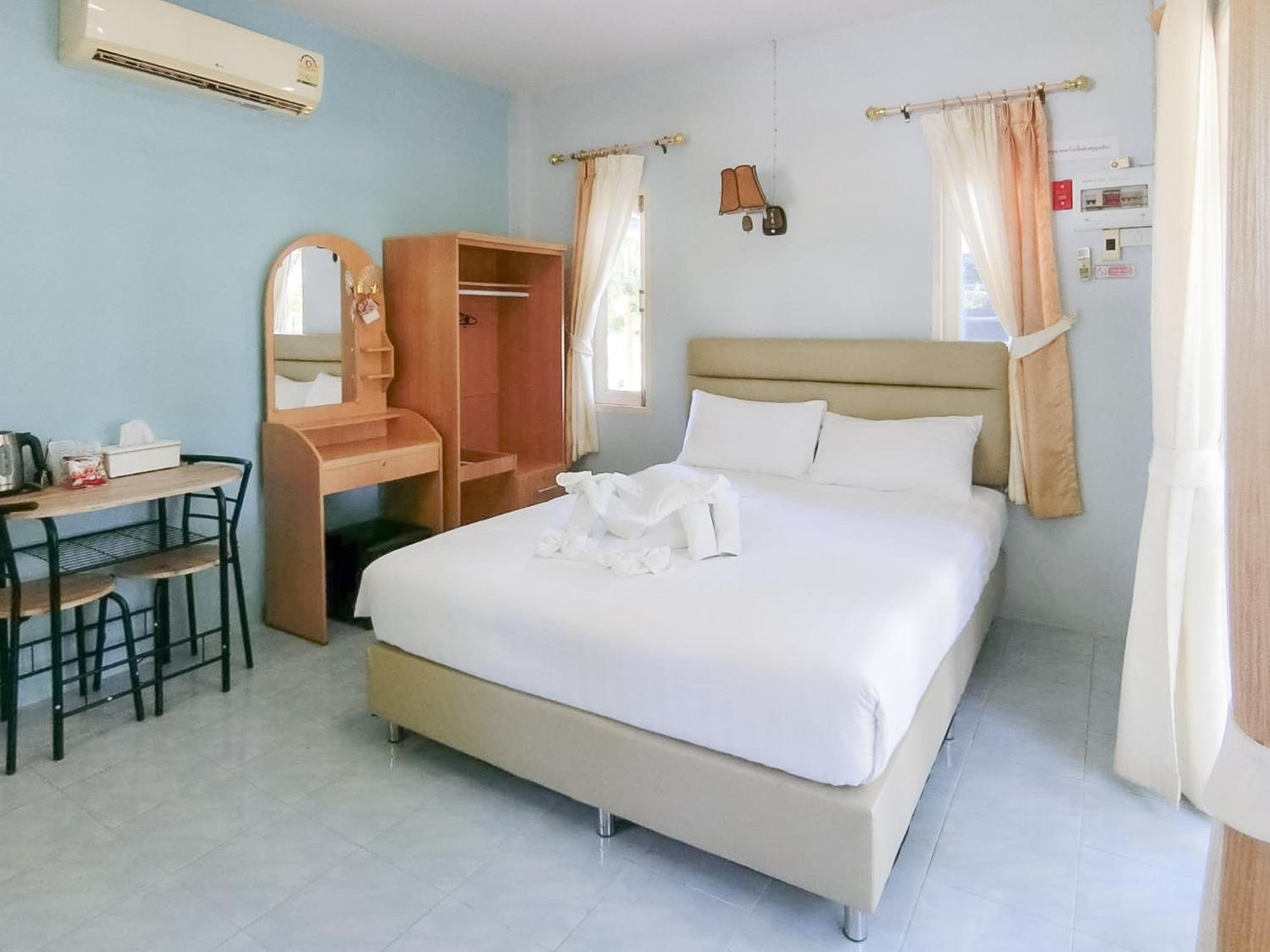Standard Double Room - Photo 8