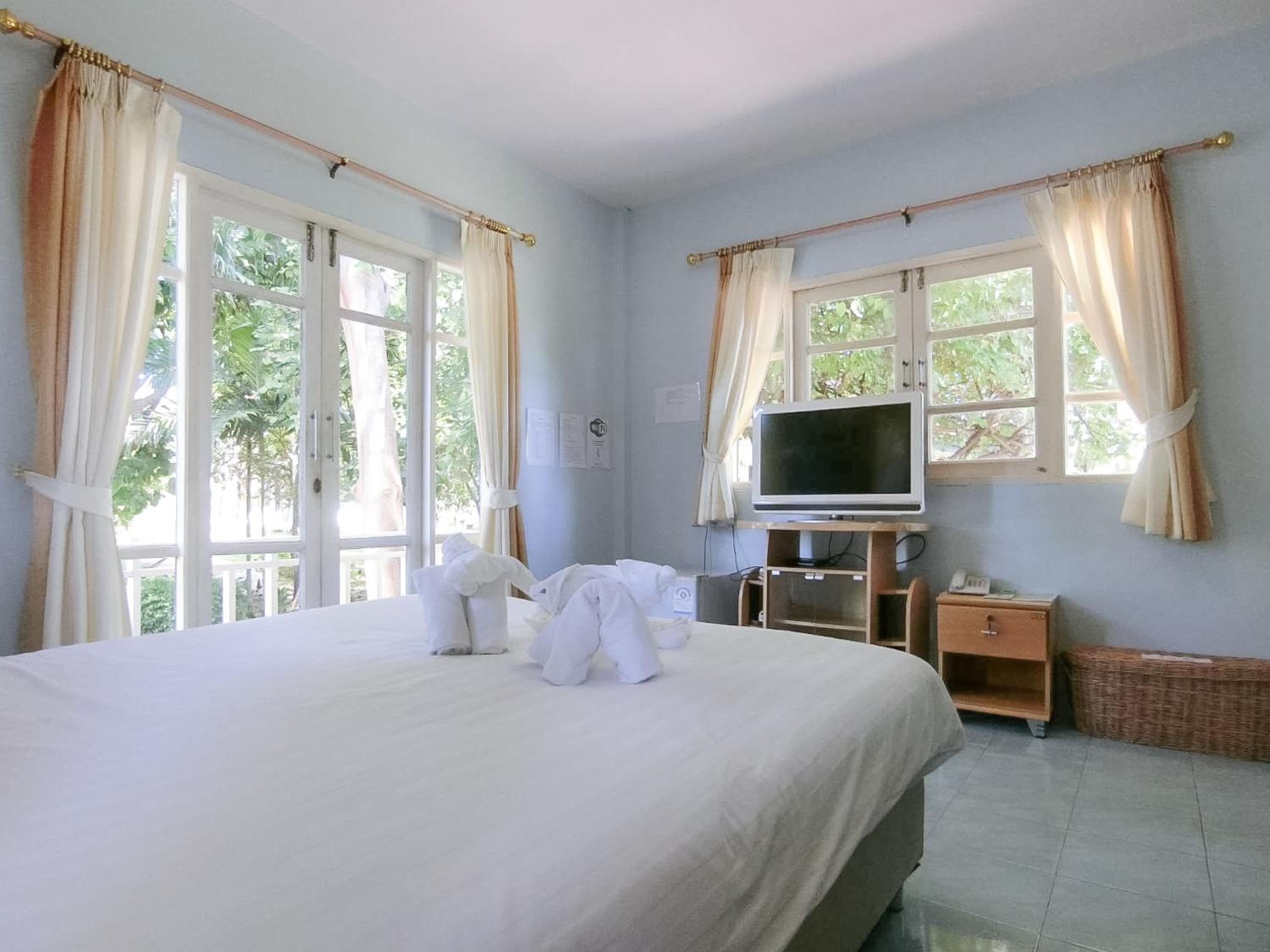 Standard Double Room - Photo 11