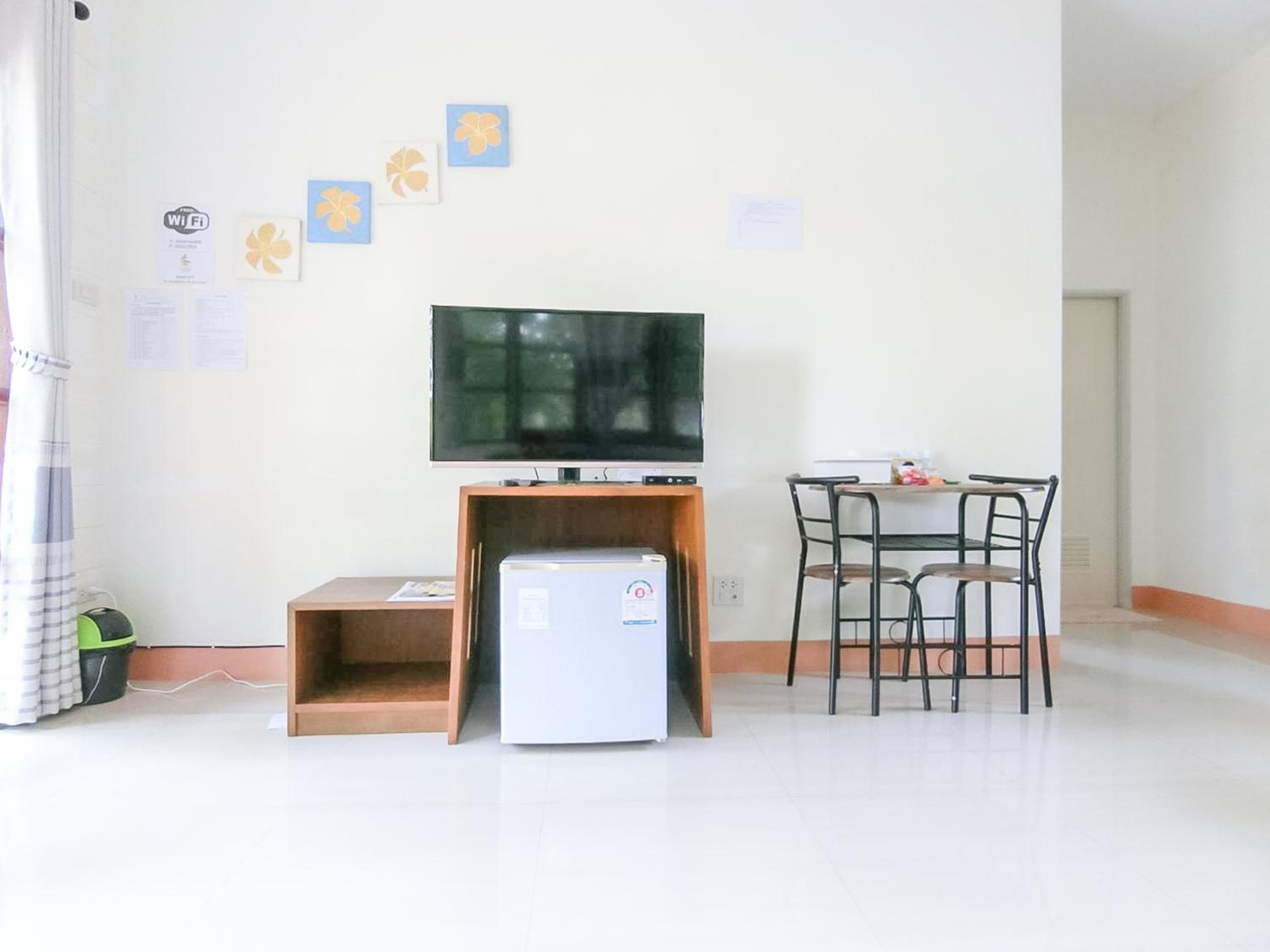 Suite - Photo 16
