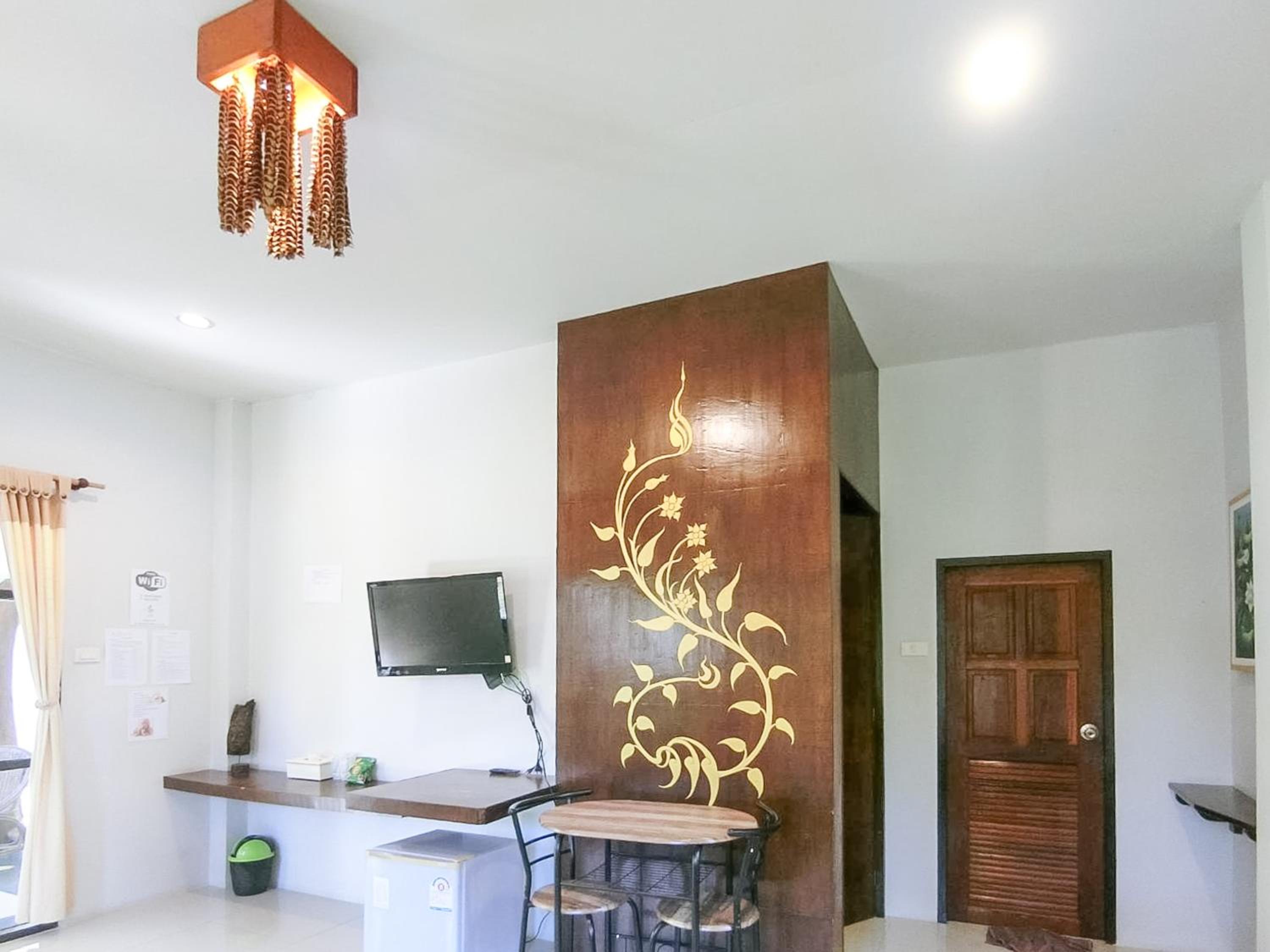Suite - Photo 12