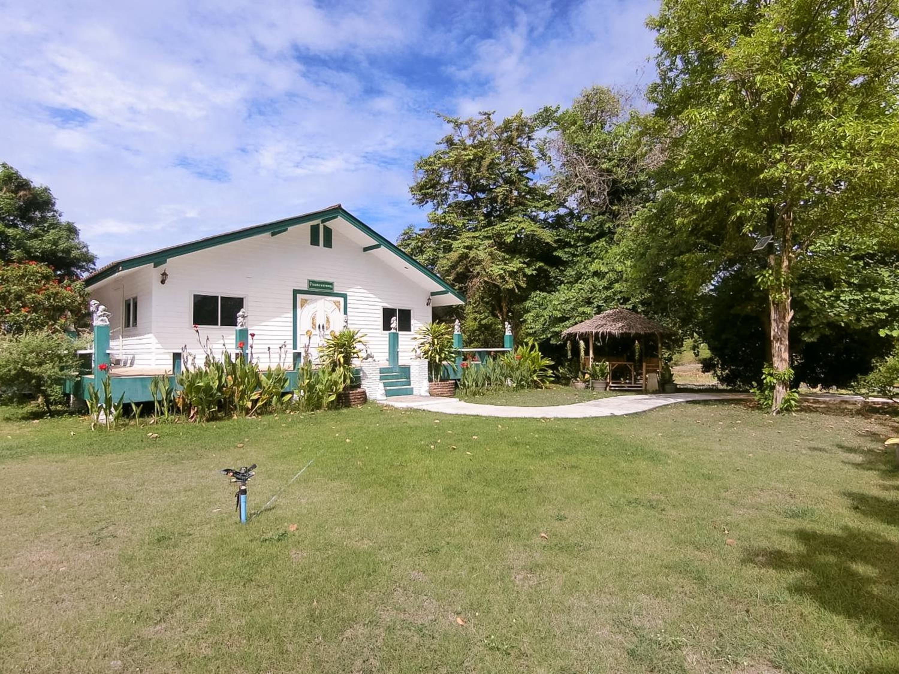 Four-Bedroom House photo 2