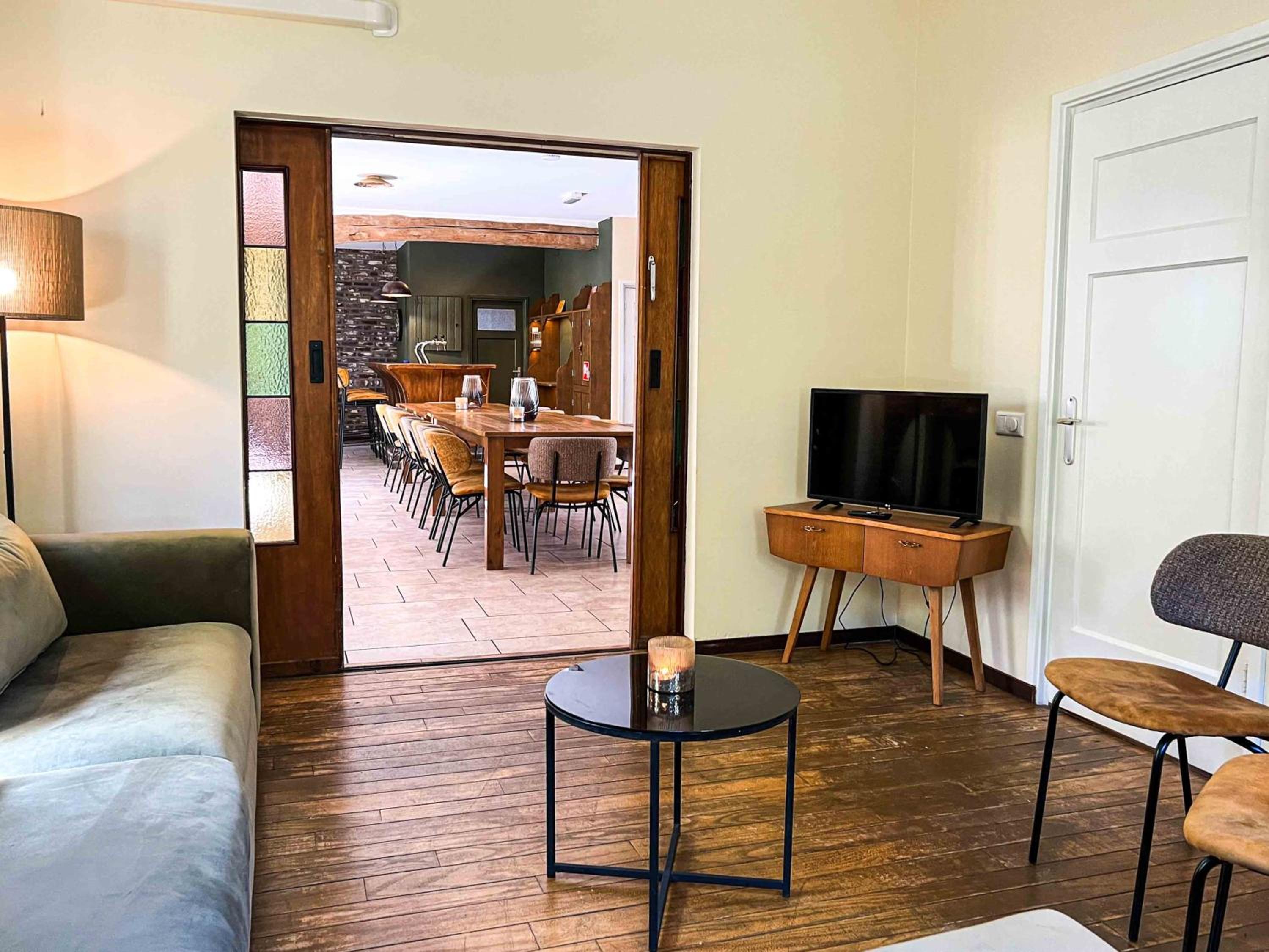 Seven-Bedroom House photo 1