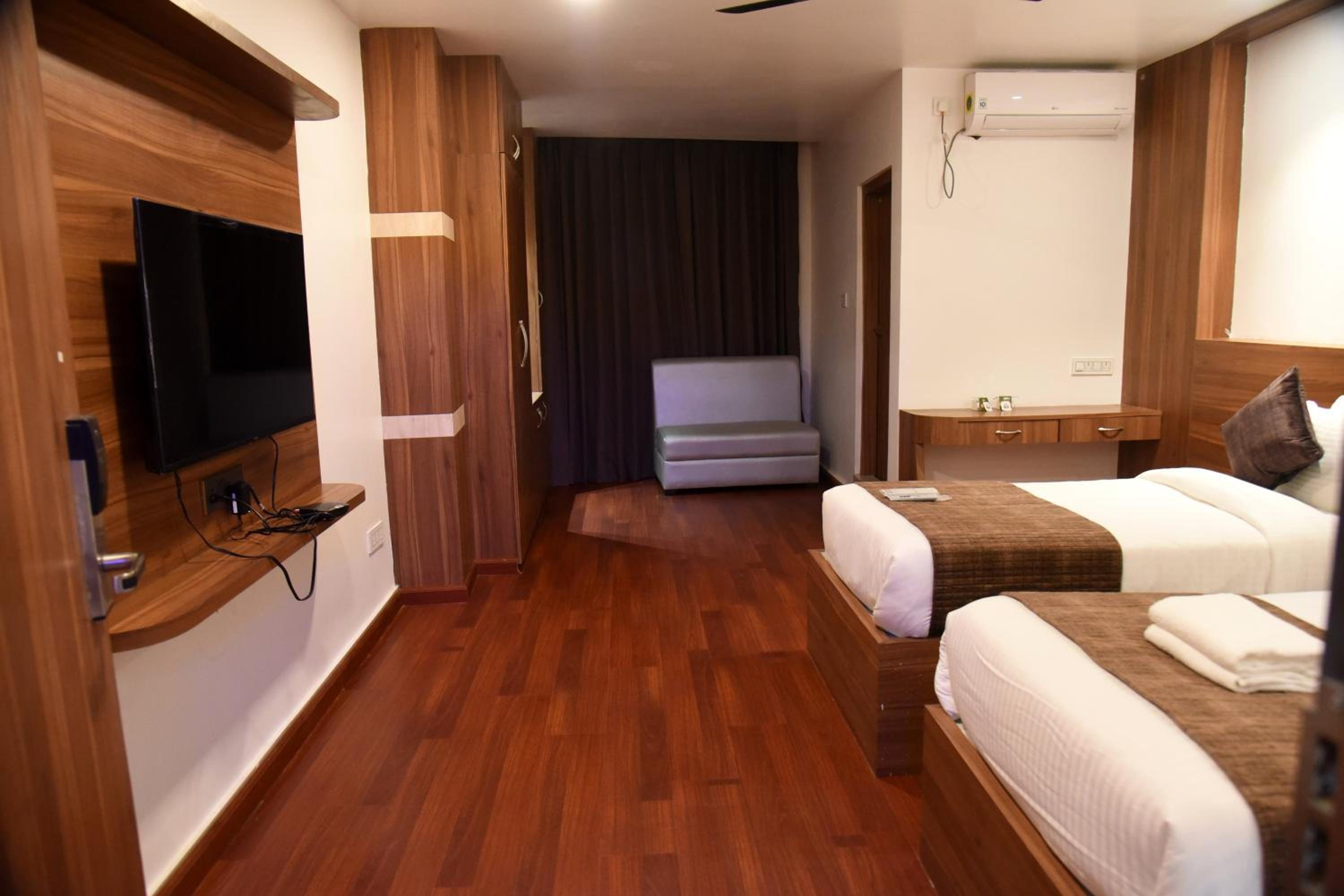Deluxe Twin Room photo 3
