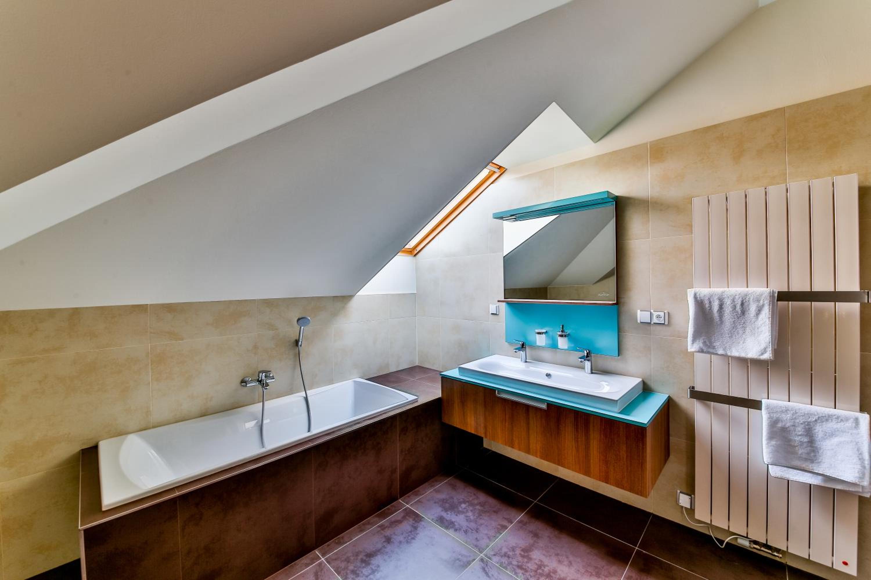 Deluxe Double Room with Bath photo 2