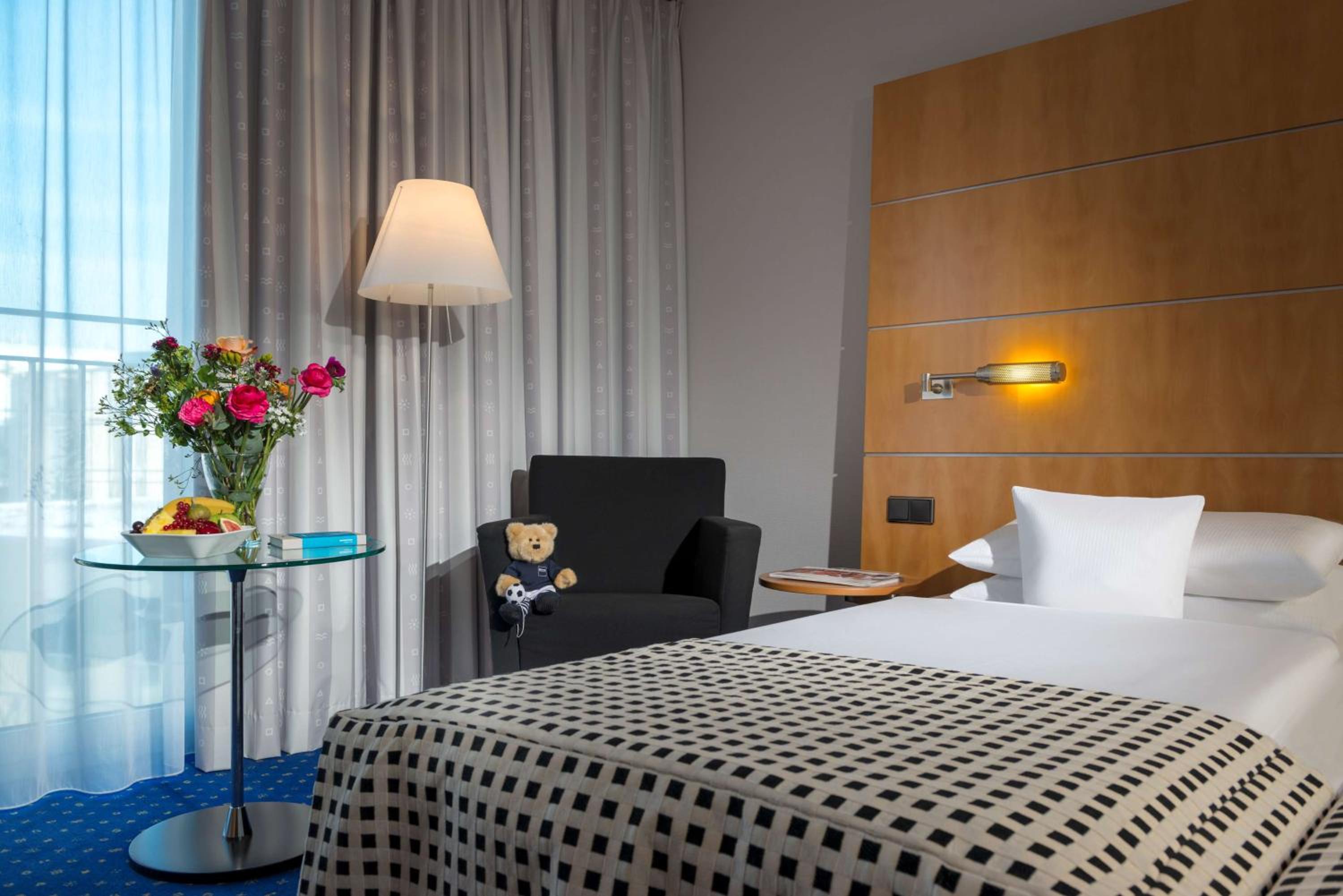 Standard Double or Twin Room thumbnail 5