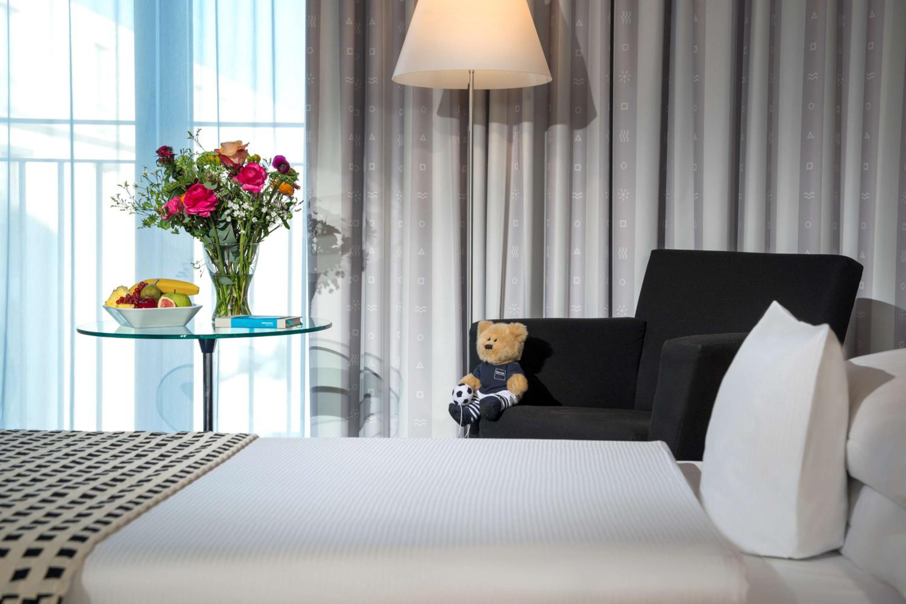 Standard Double or Twin Room thumbnail 6