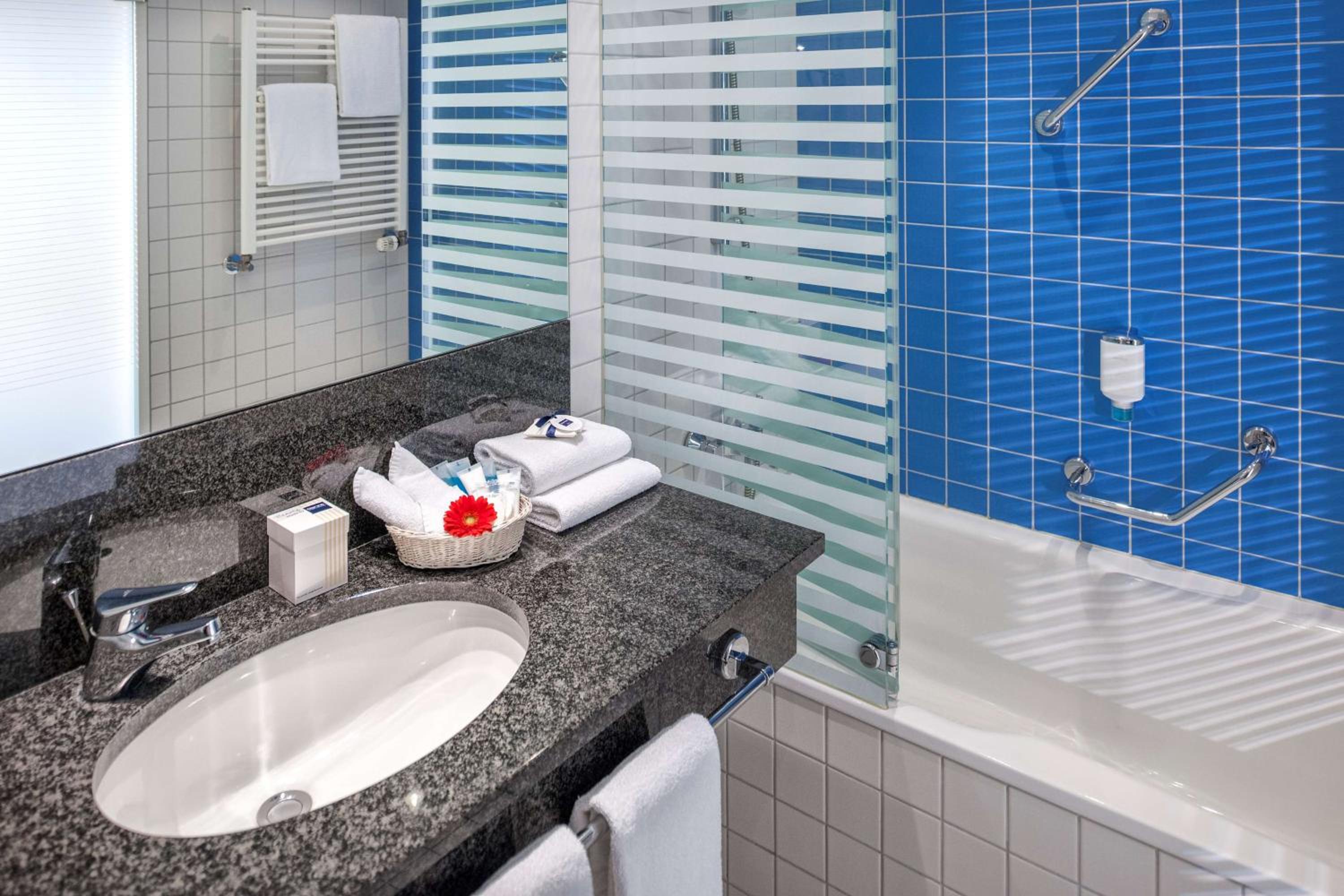 Superior Double or Twin Room - Photo 7