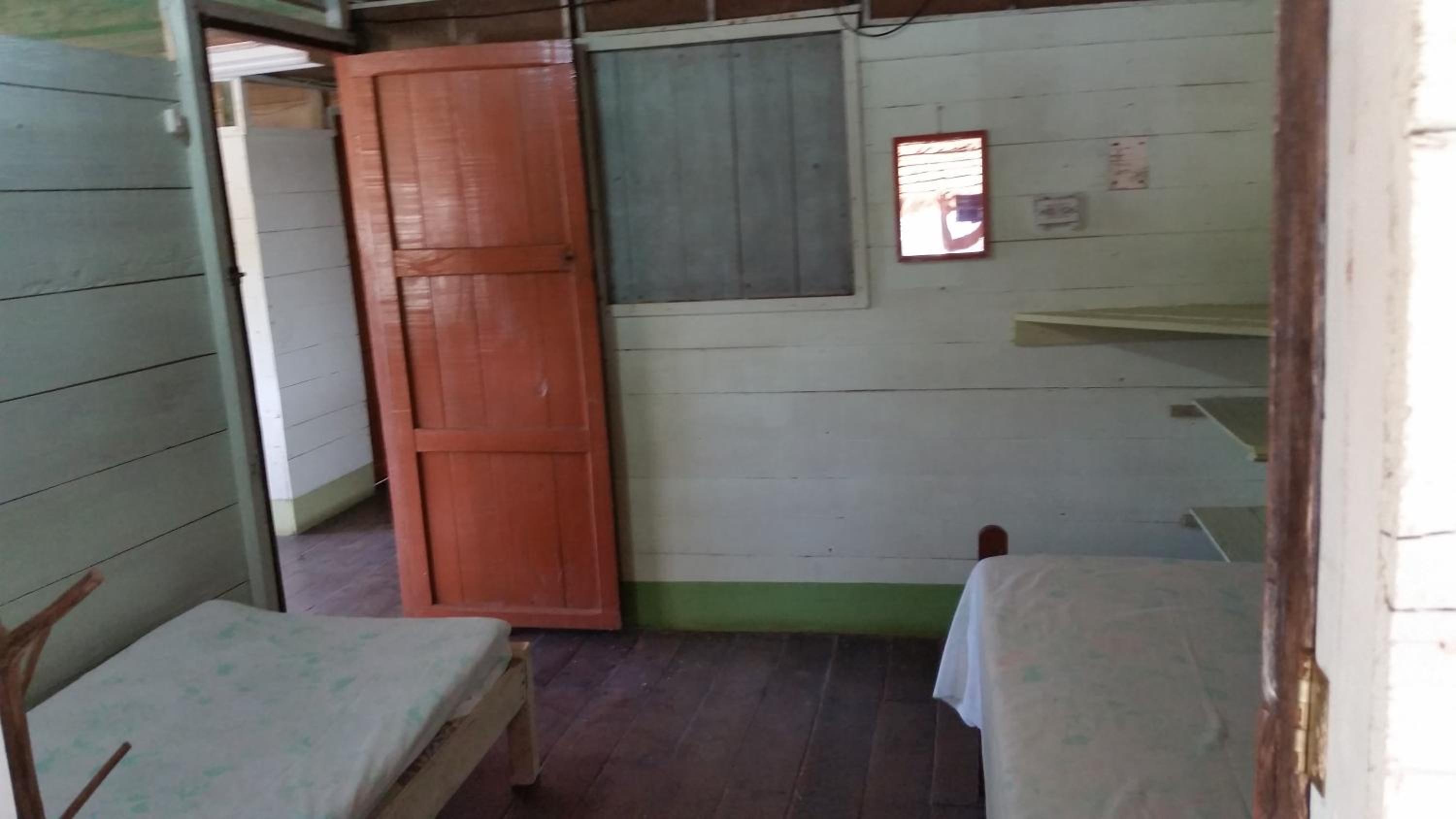Economy Twin Room photo 2