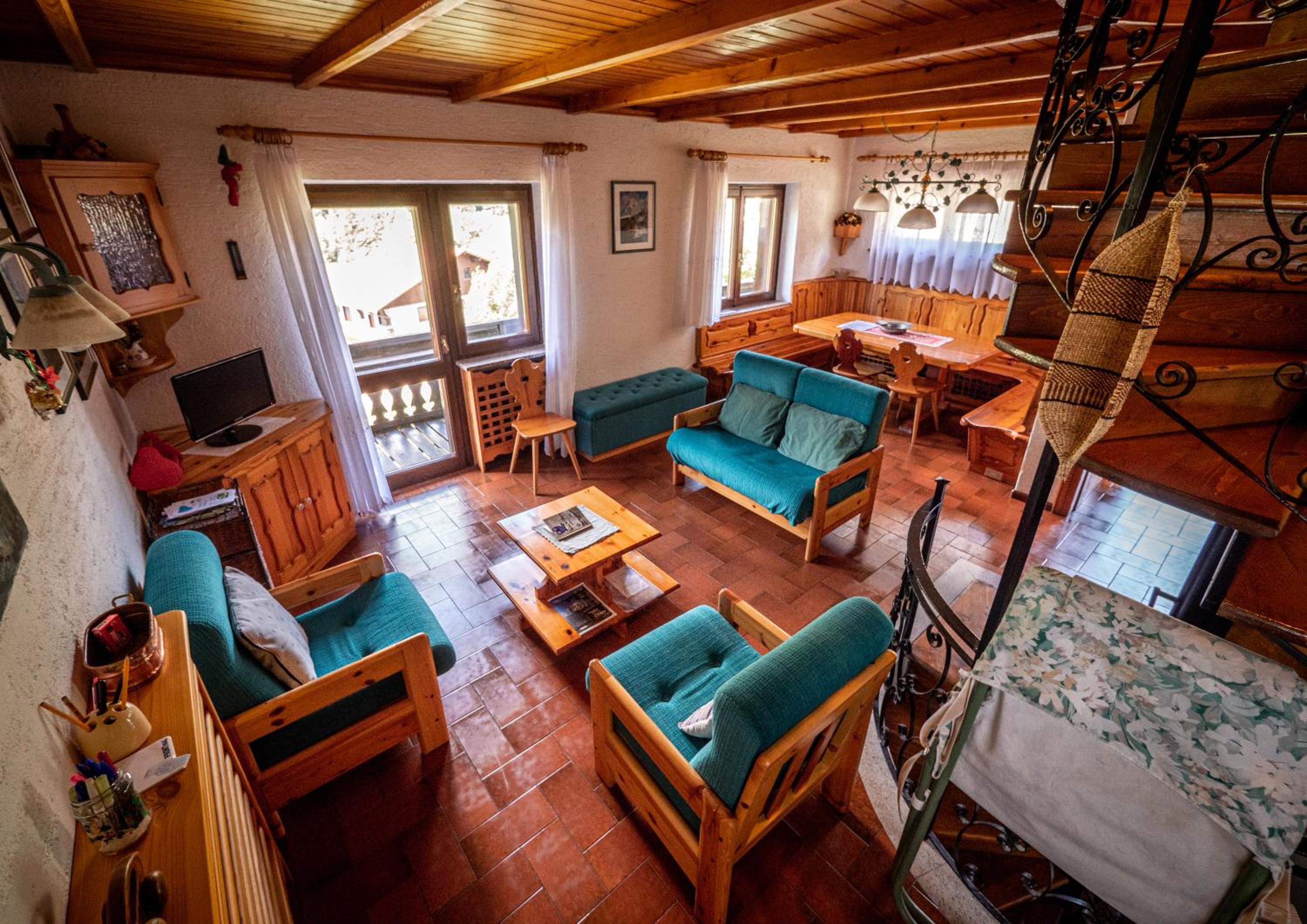 Three-Bedroom Chalet photo 1