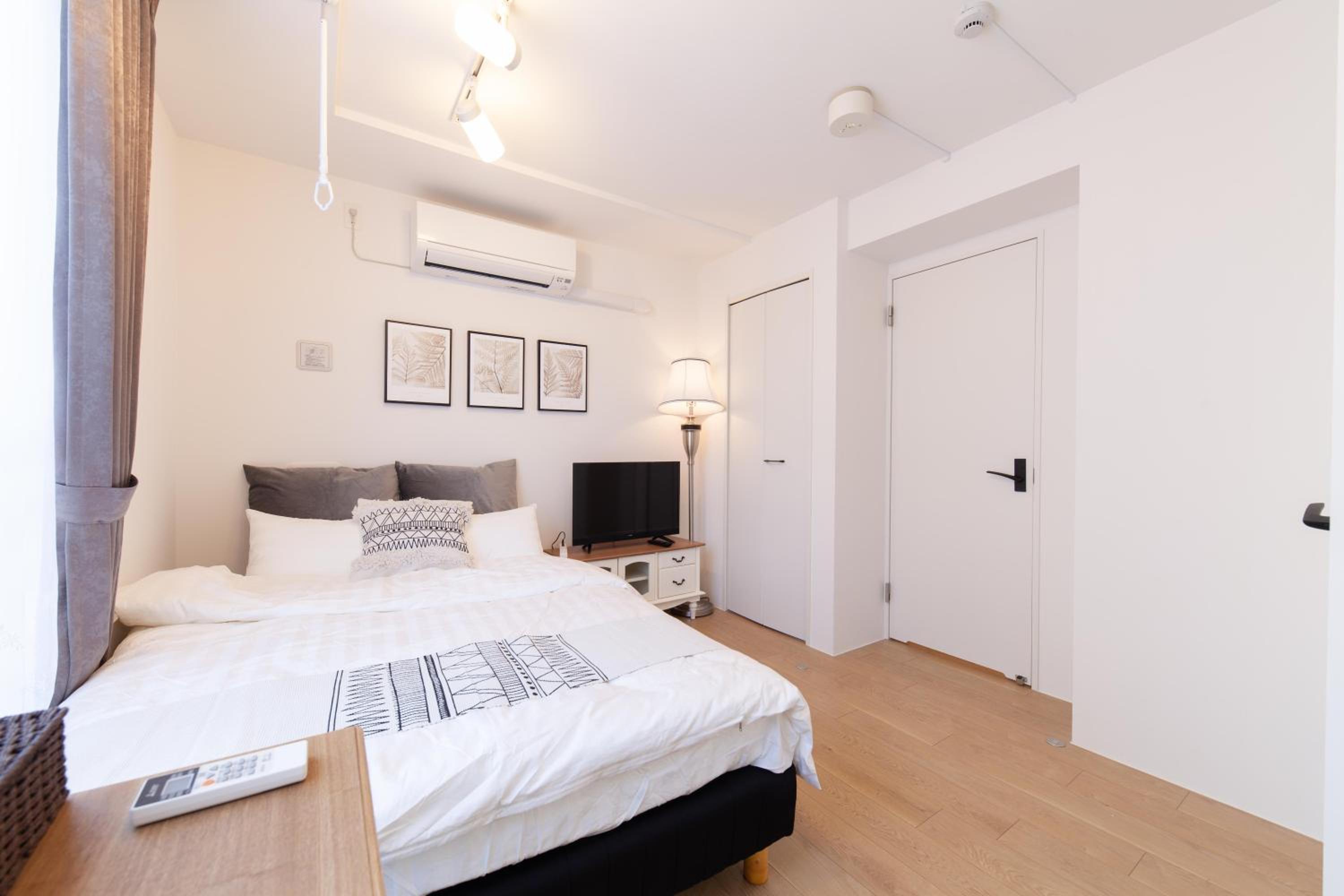 One-Bedroom Apartment photo 1