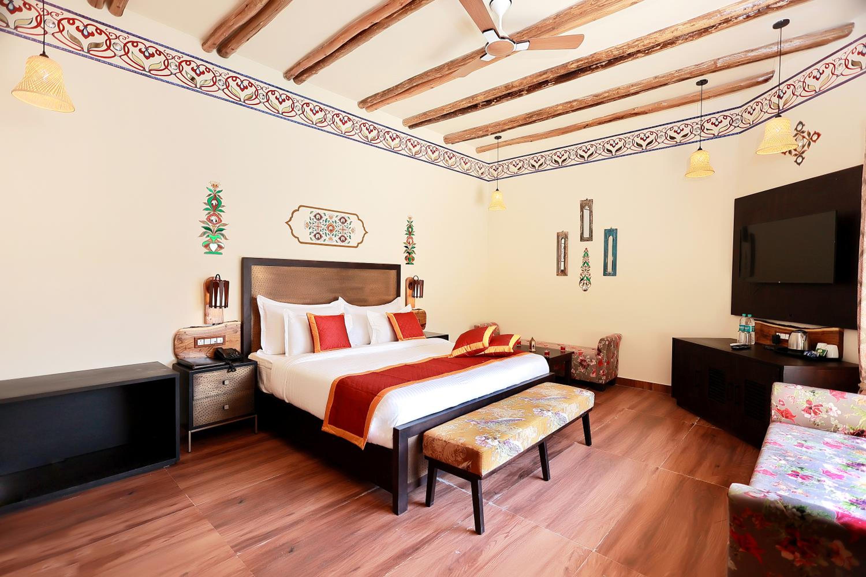 Village Suite Villa with Plunge Pool, Jacuzzi and Private Sit Out - Photo 3