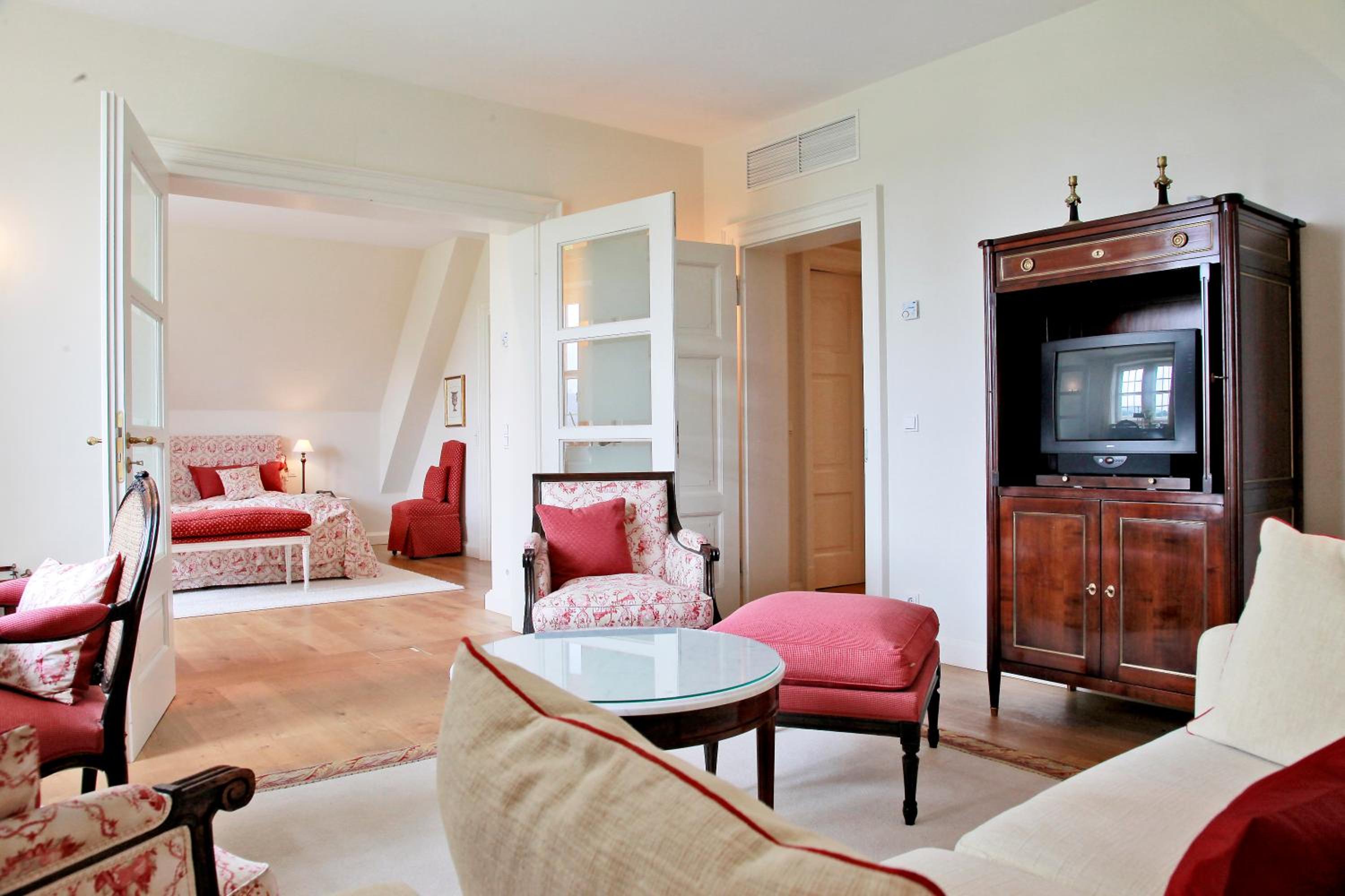 Suite - Photo 5