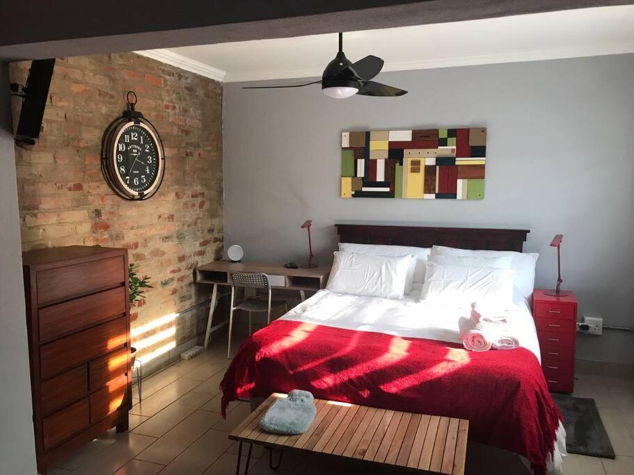 Studio Apartment photo 1