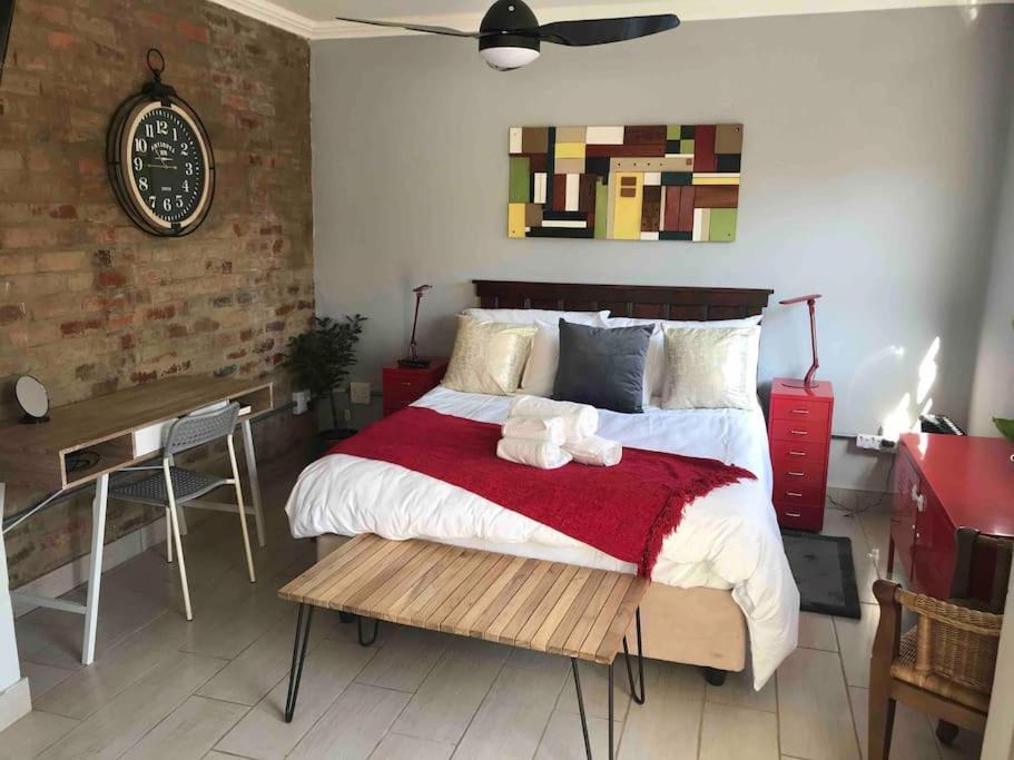 Studio Apartment photo 3