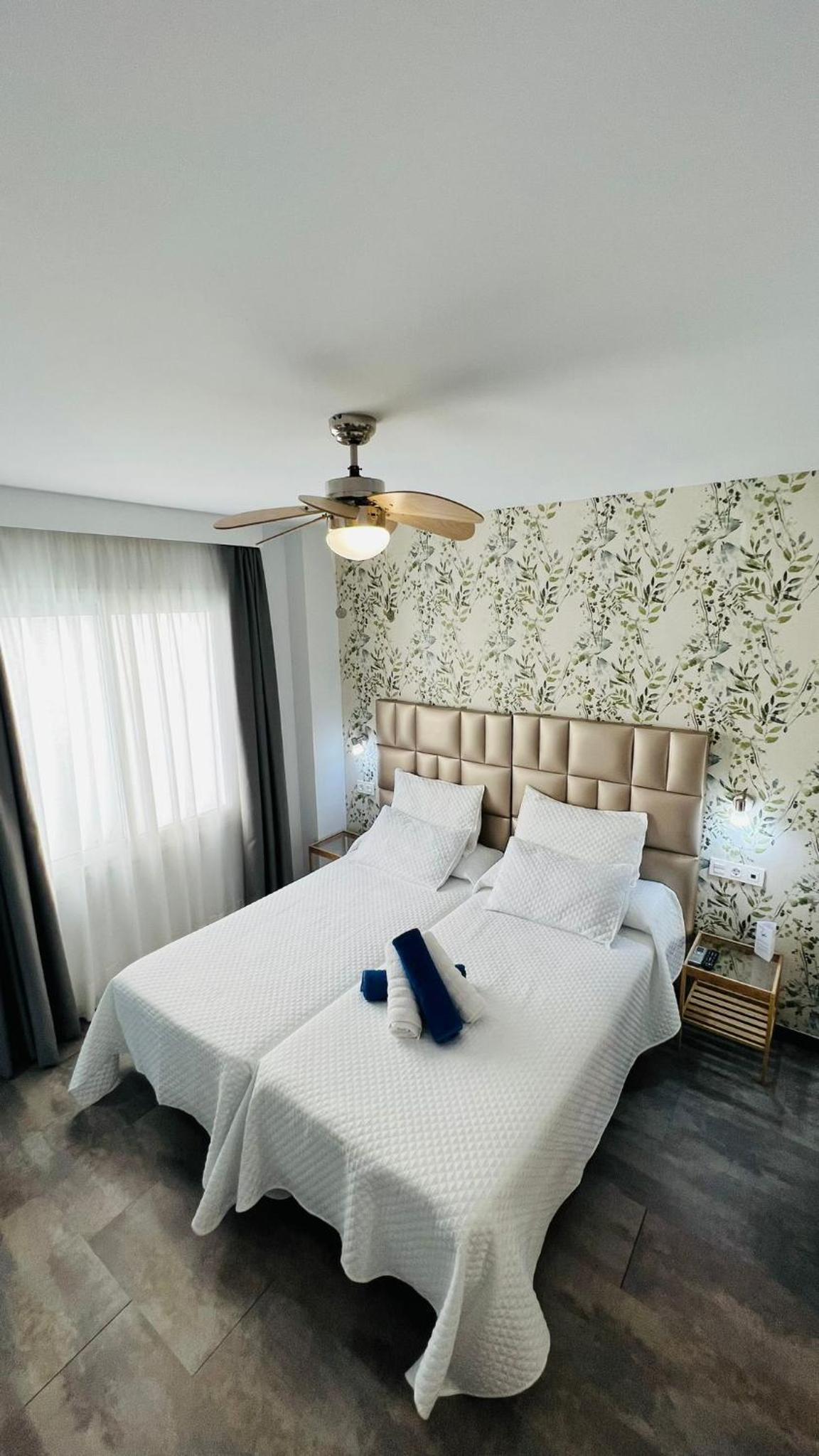 Interior twin room photo 2