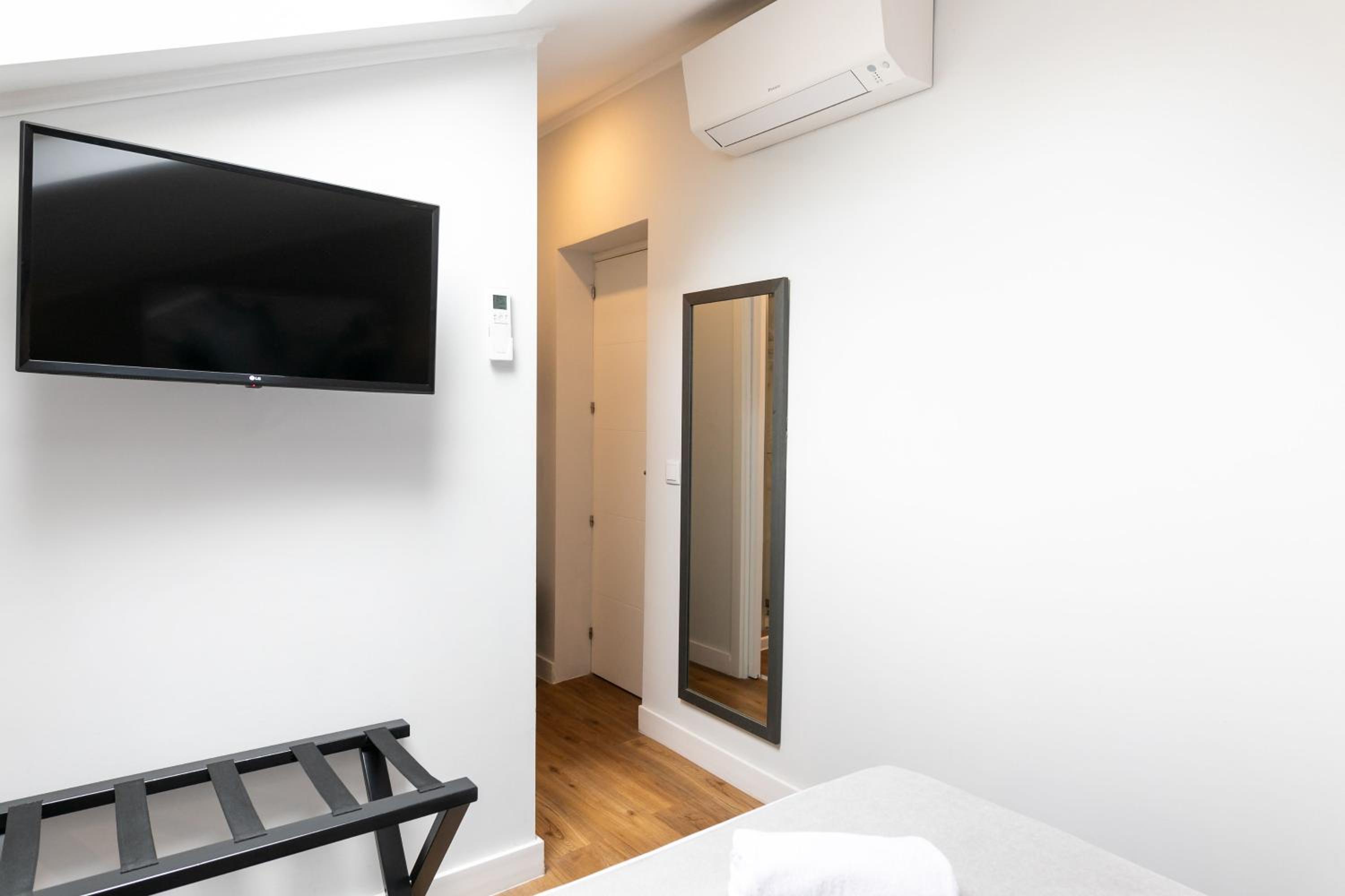 Double Room - Photo 9