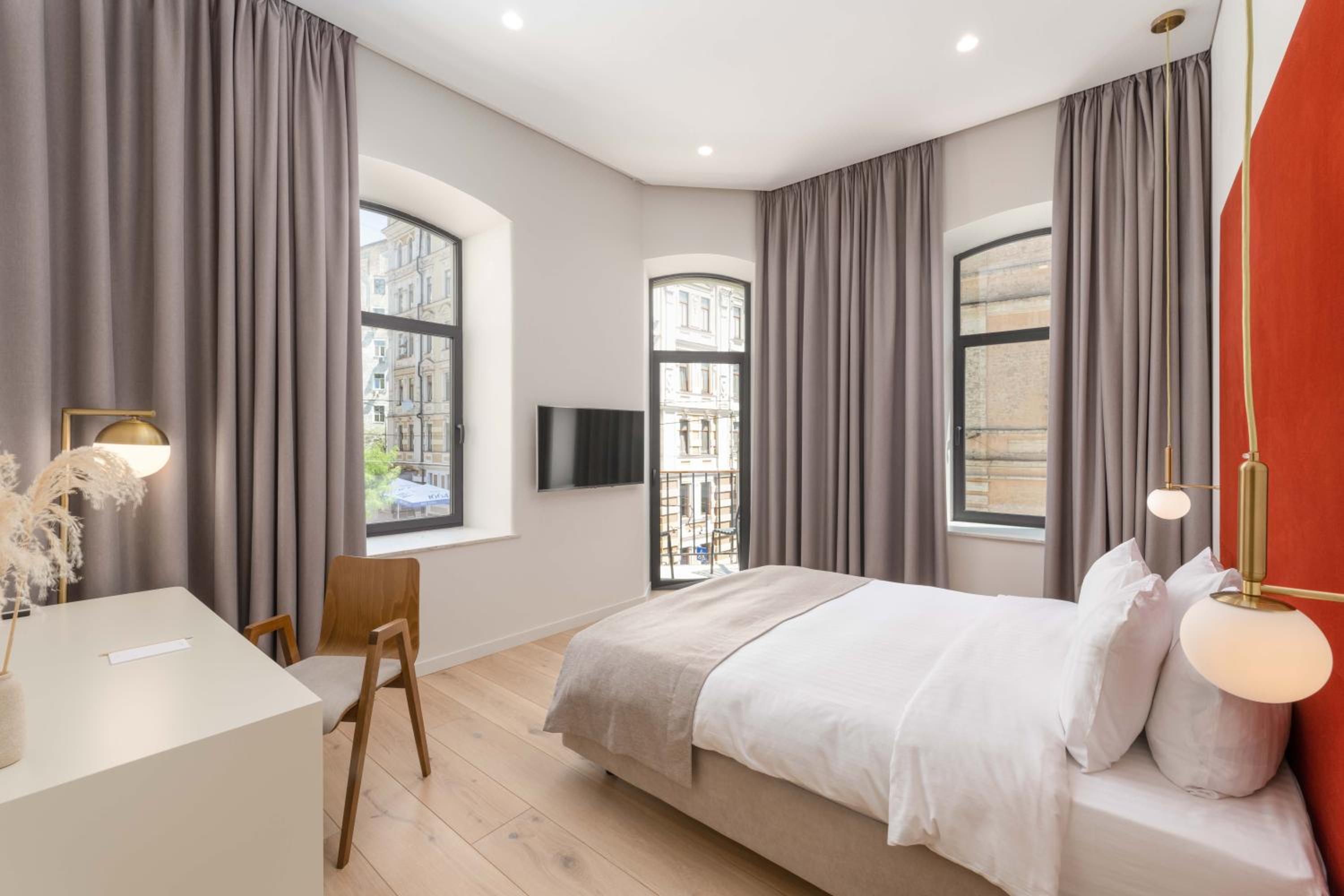 Deluxe Double Room with Balcony photo 3