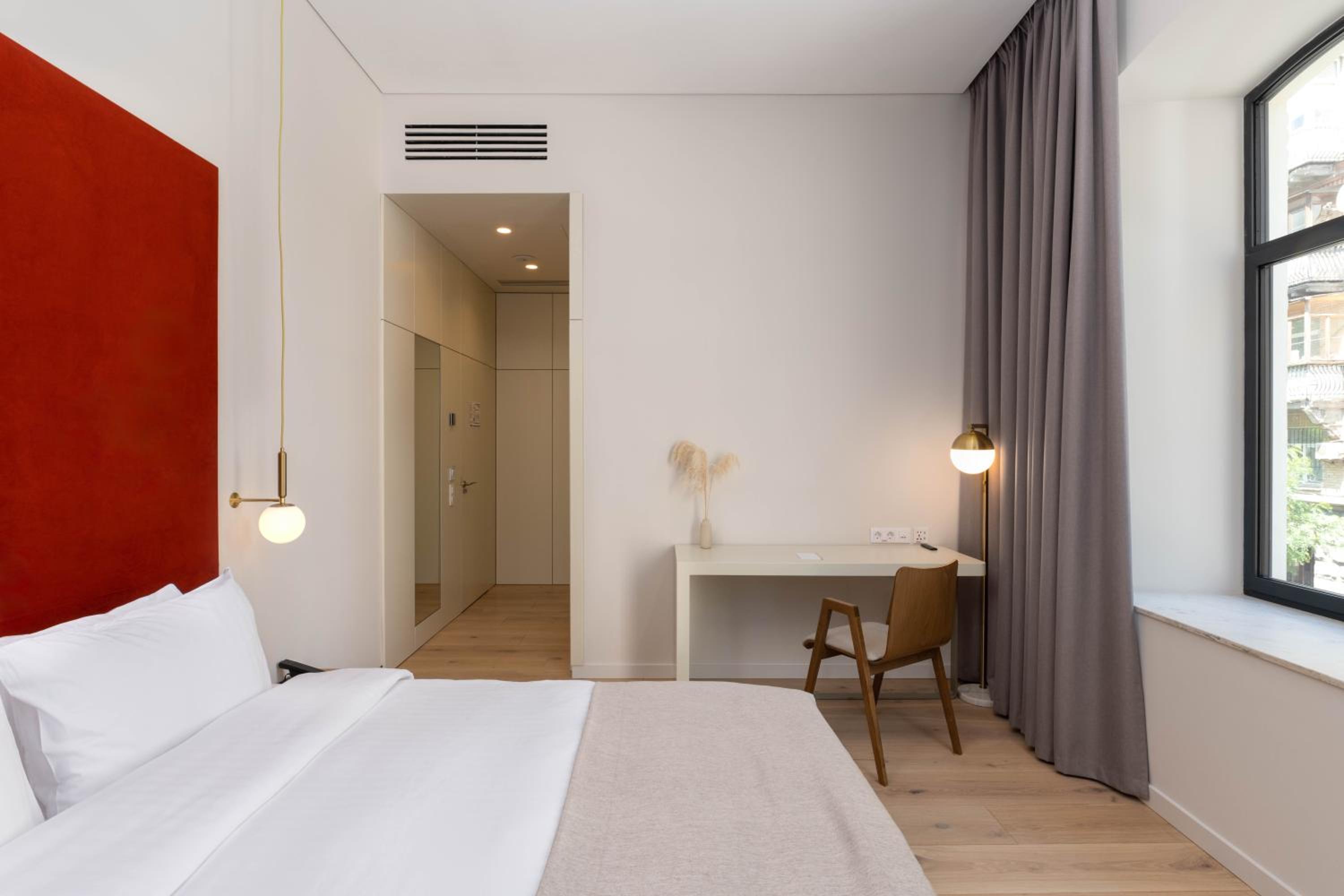 Deluxe Double Room with Balcony photo 2