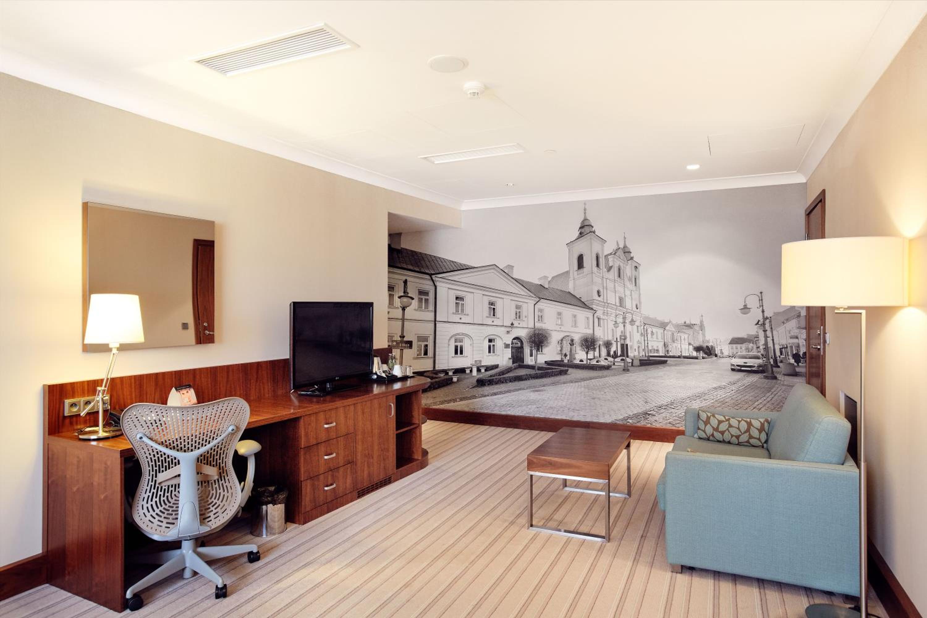 One-Bedroom King Suite - Photo 3