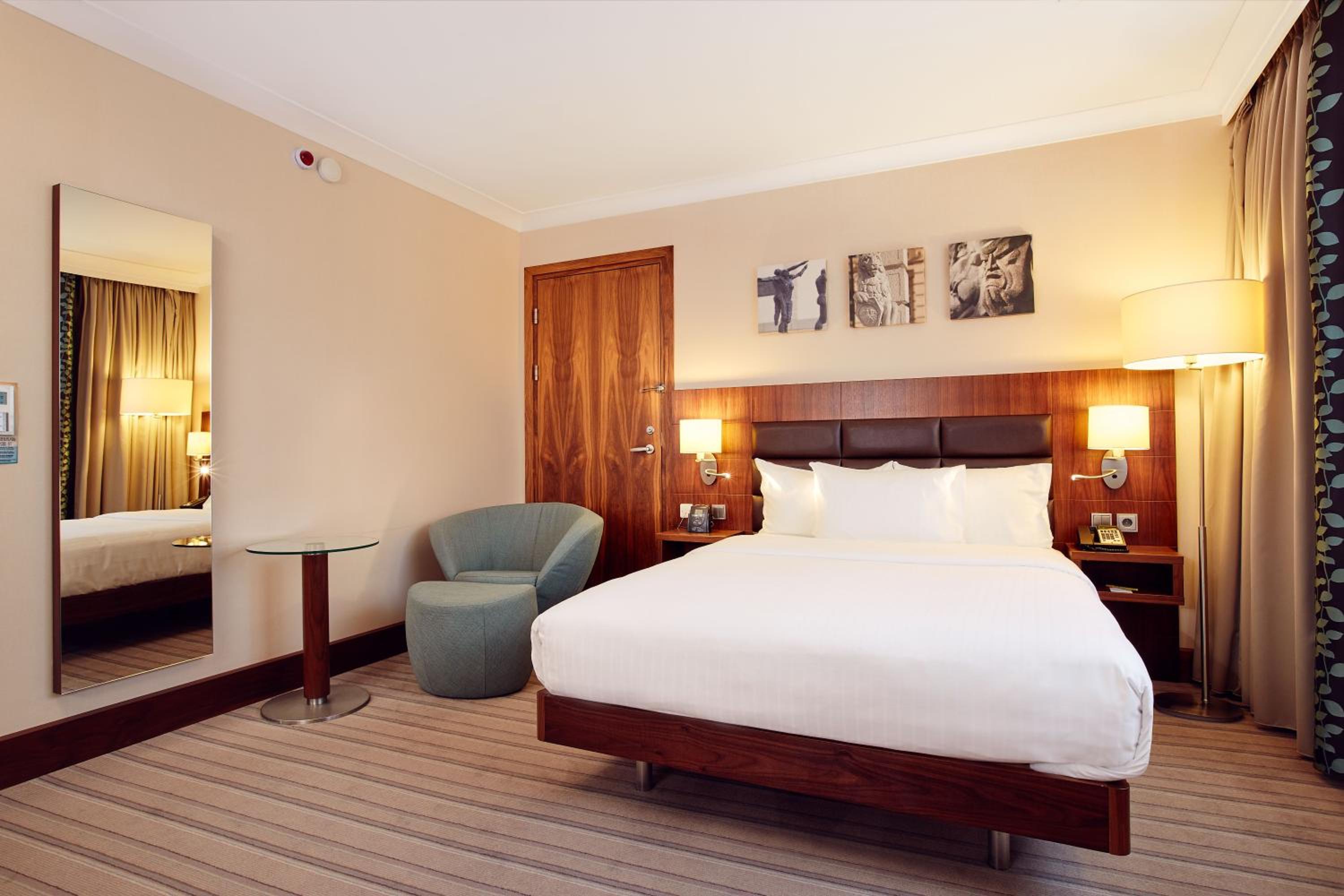 Queen Room - Accessible - Photo 1