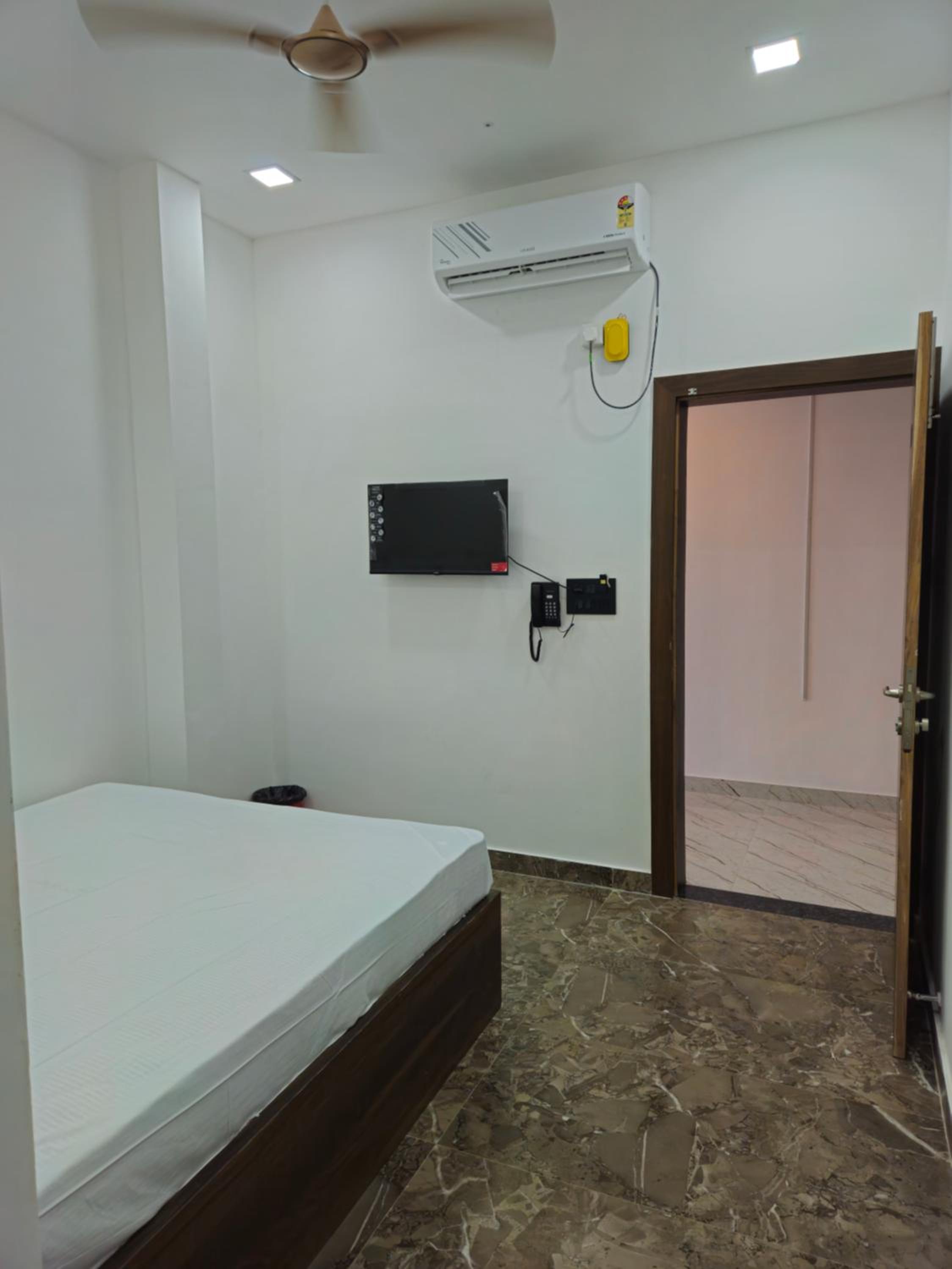 Budget Double Room photo 2