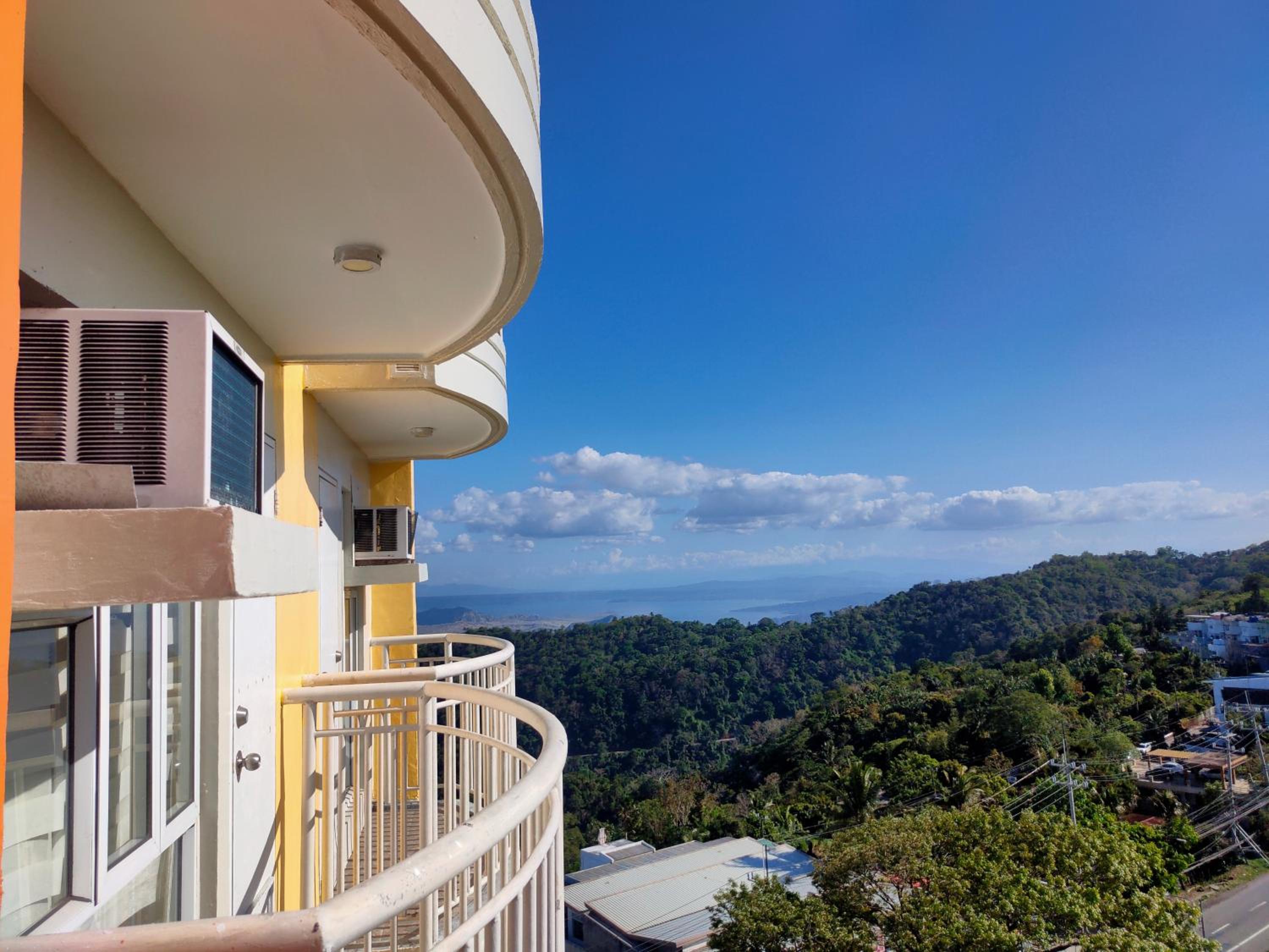 Studio with Balcony photo 2