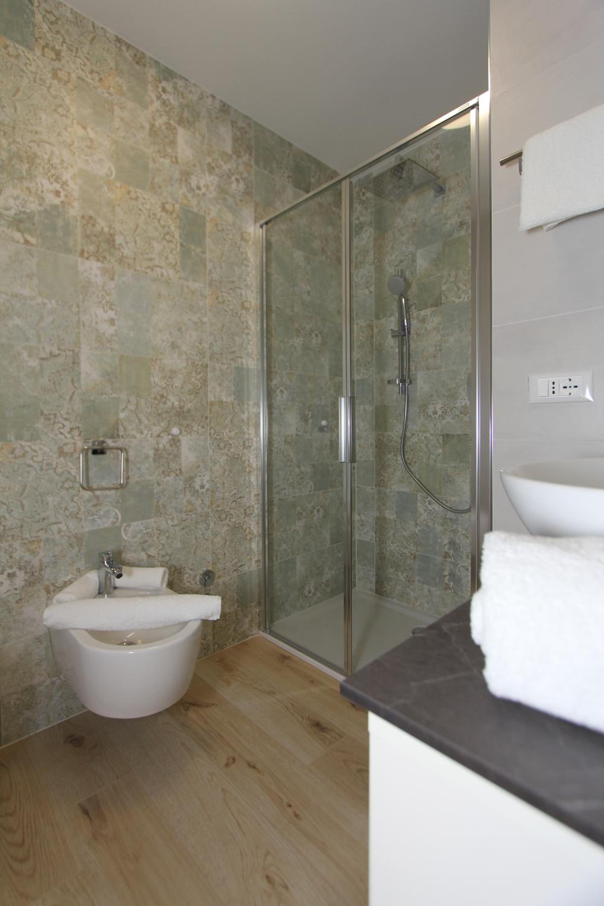 Large Double or Twin Room photo 3