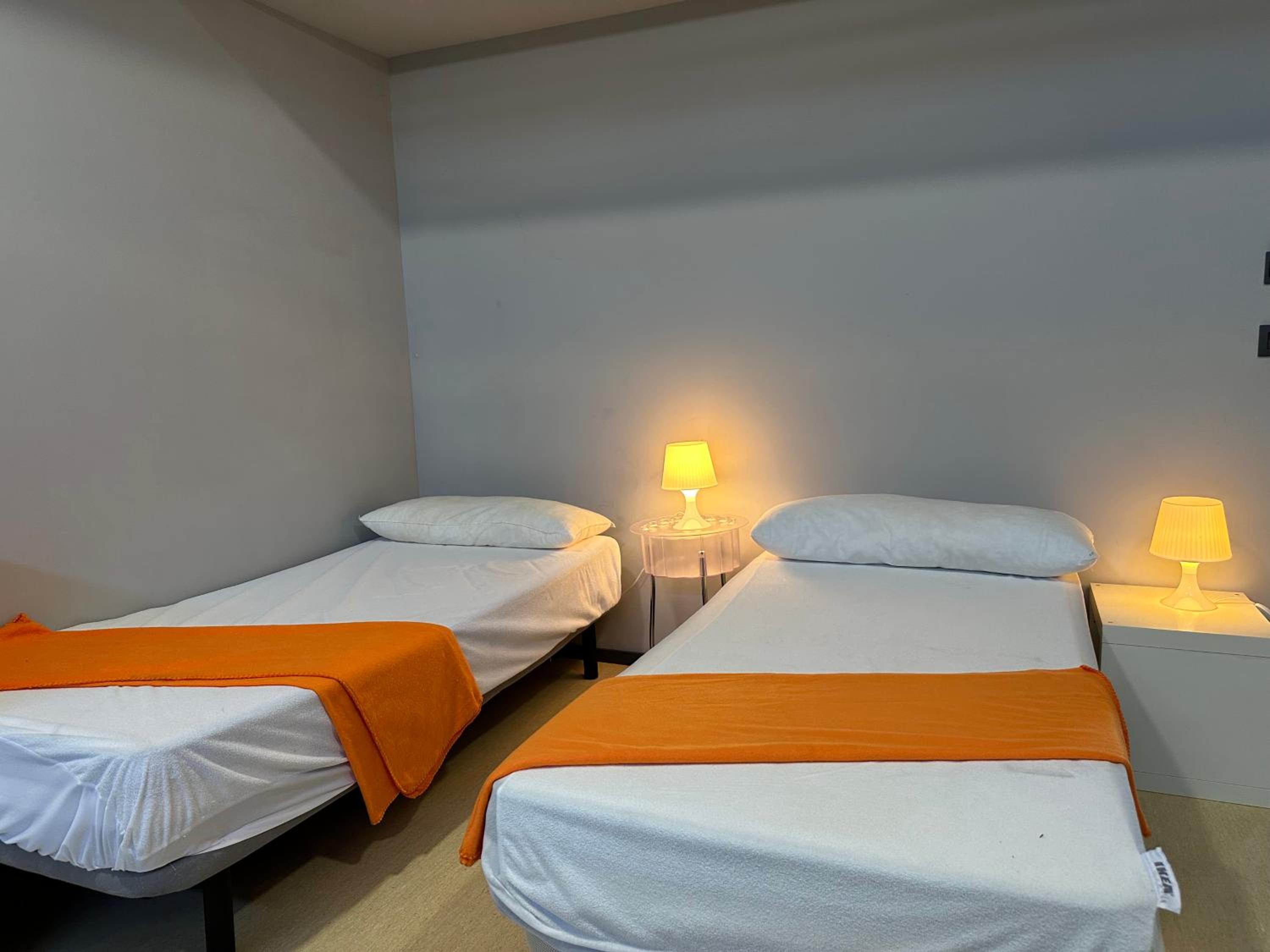 Quadruple Room with Private Bathroom - Photo 2