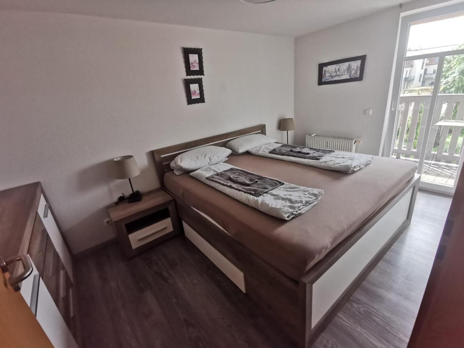 Apartment with Balcony - Photo 4