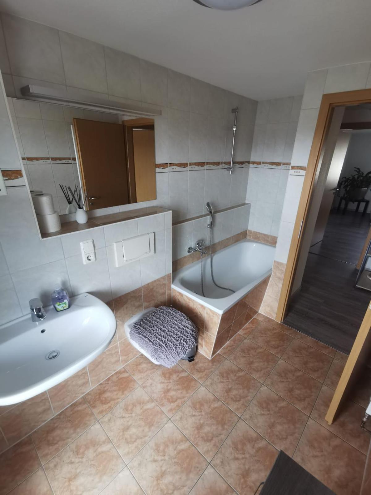 Apartment with Balcony - Photo 10