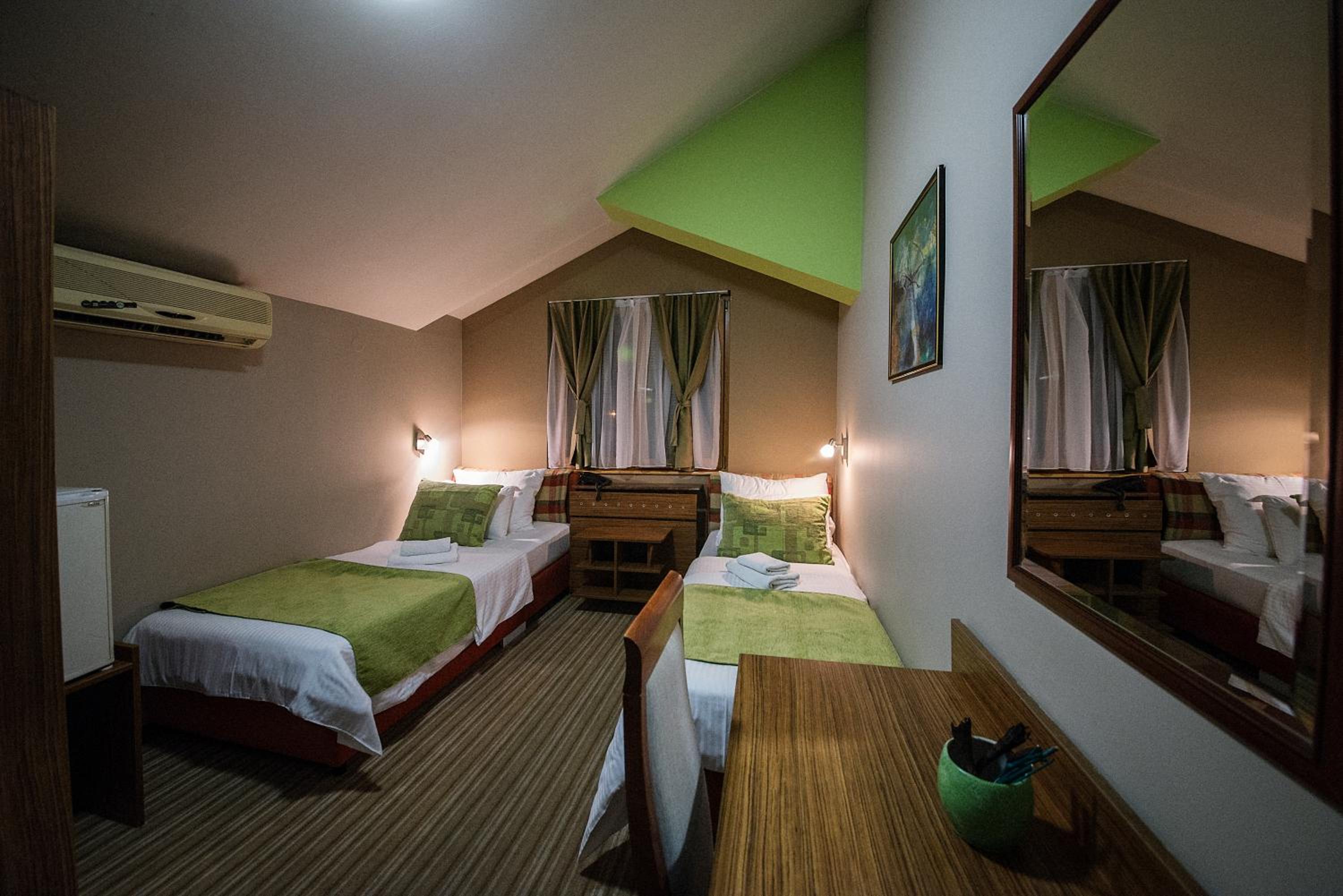 Single Room photo 2
