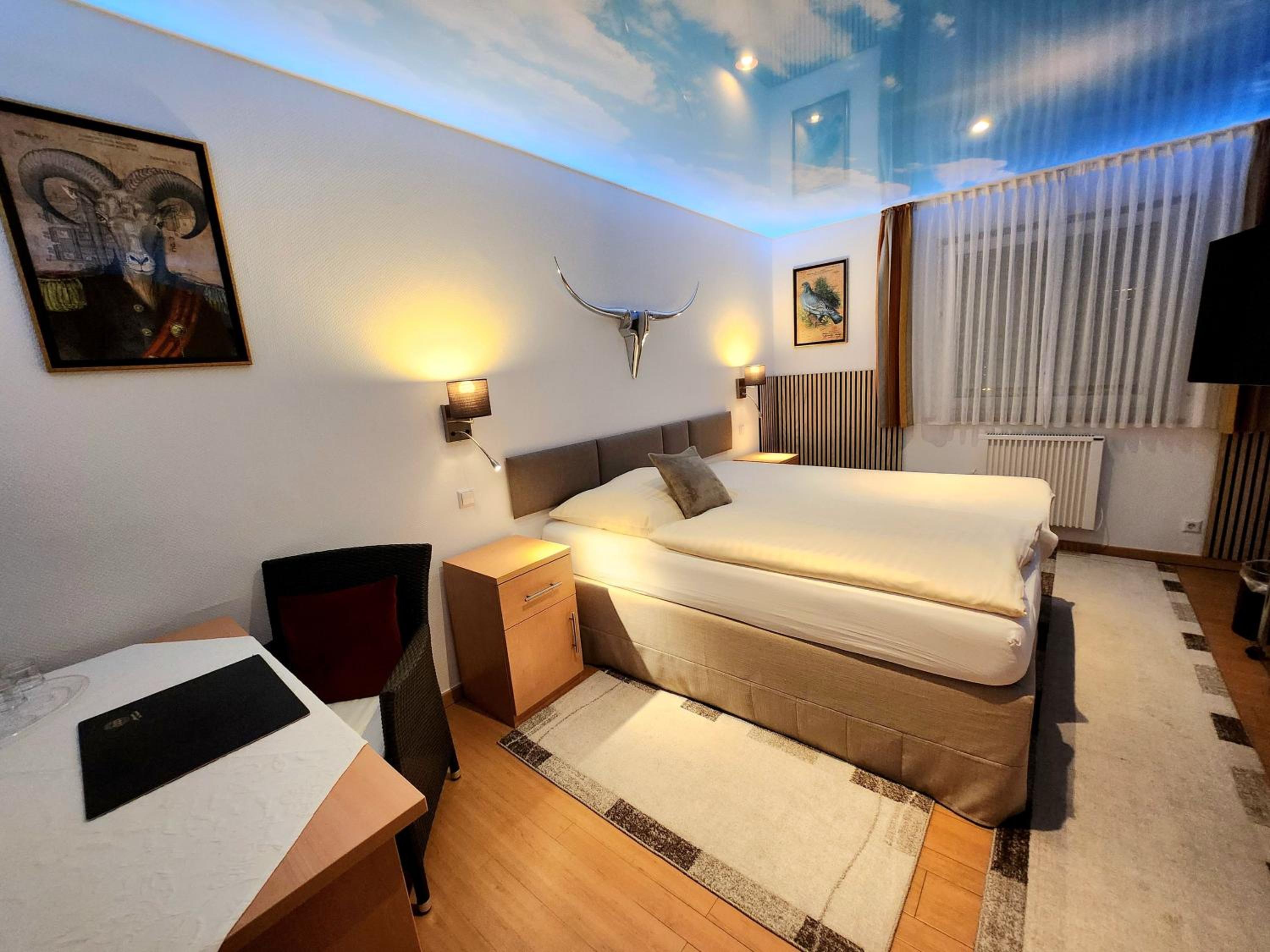 Budget Double Room - Photo 3