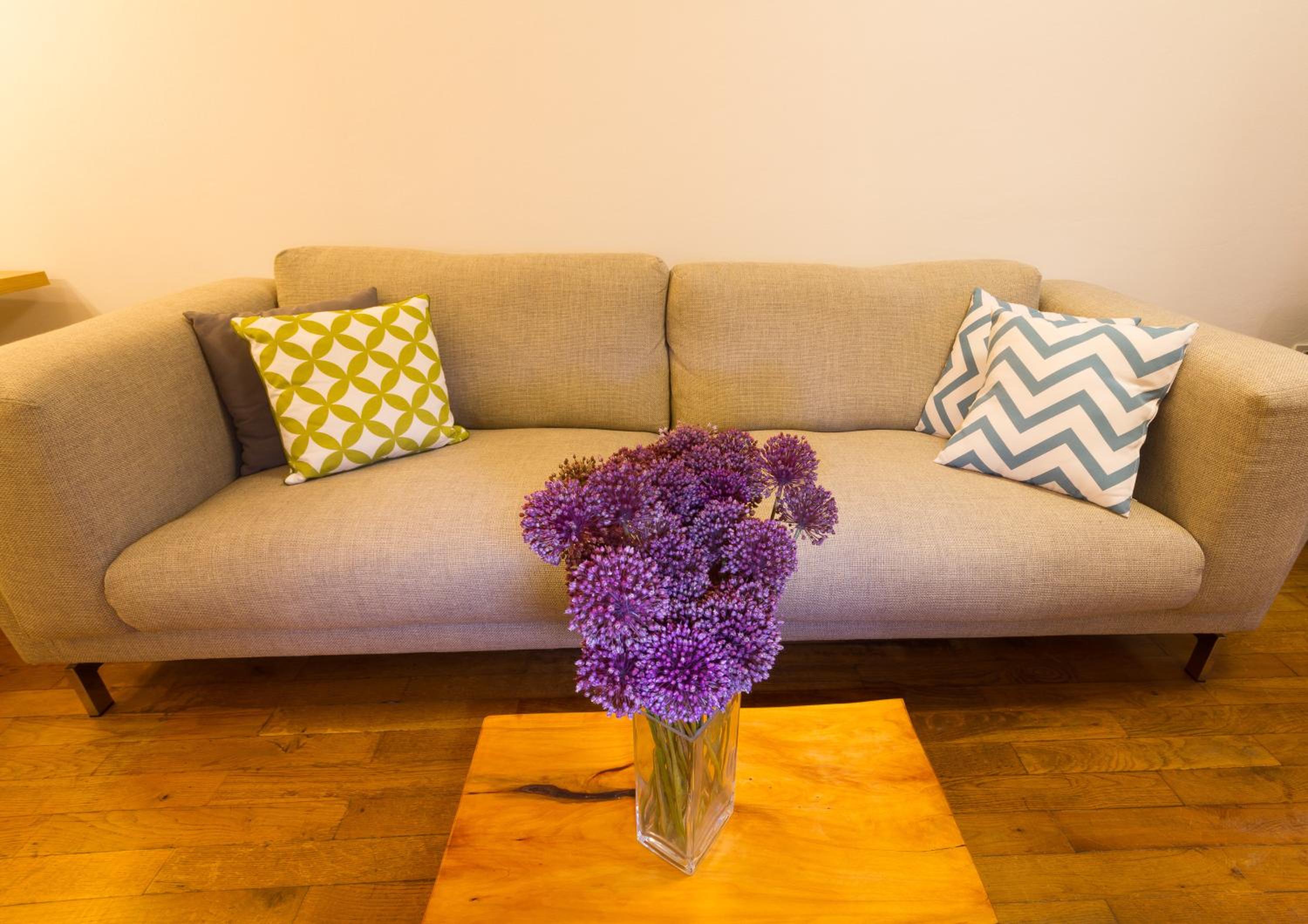 Two-Bedroom Apartment with Terrace and Garden View - Photo 2