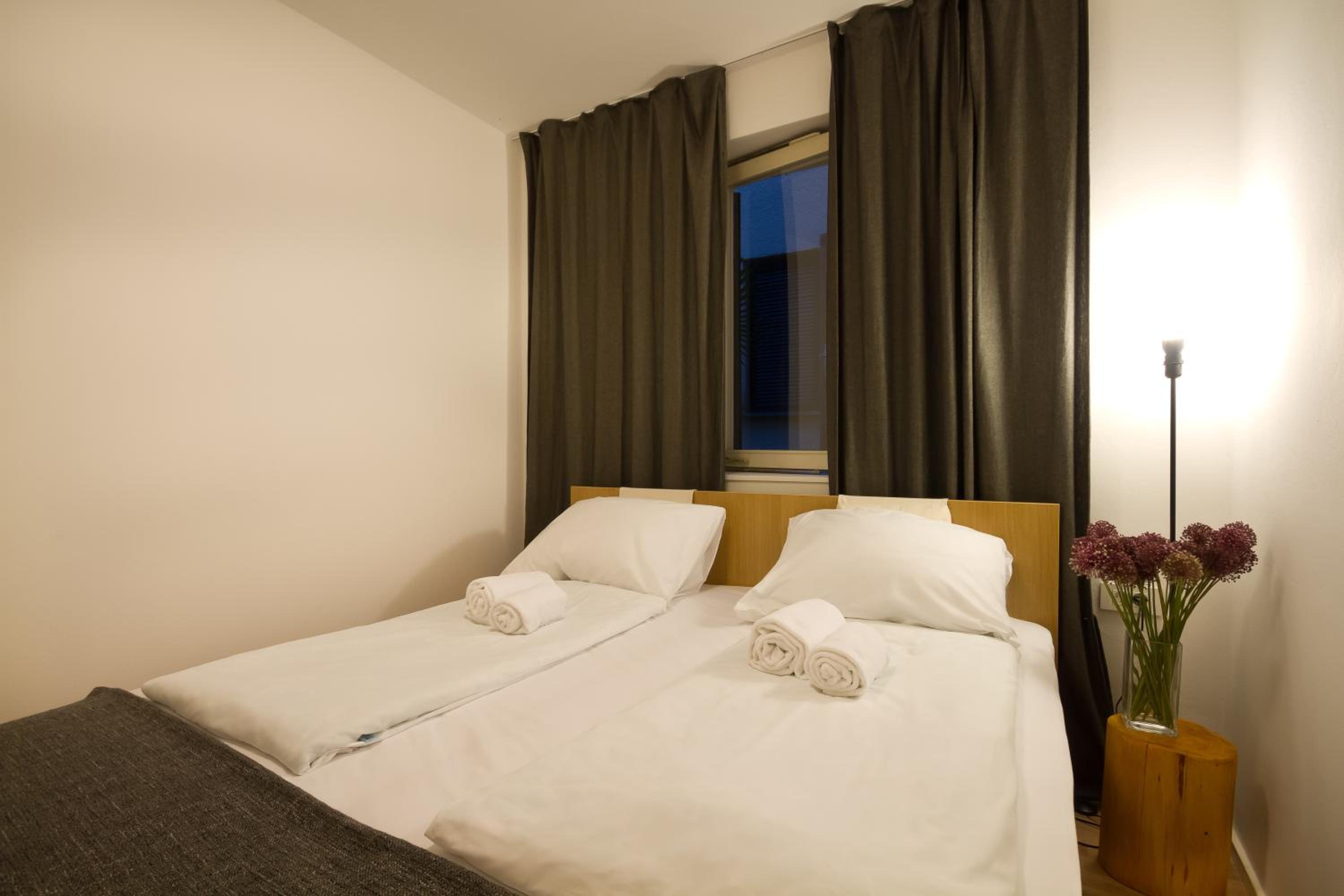 Two-Bedroom Apartment with Terrace and Garden View - Photo 4