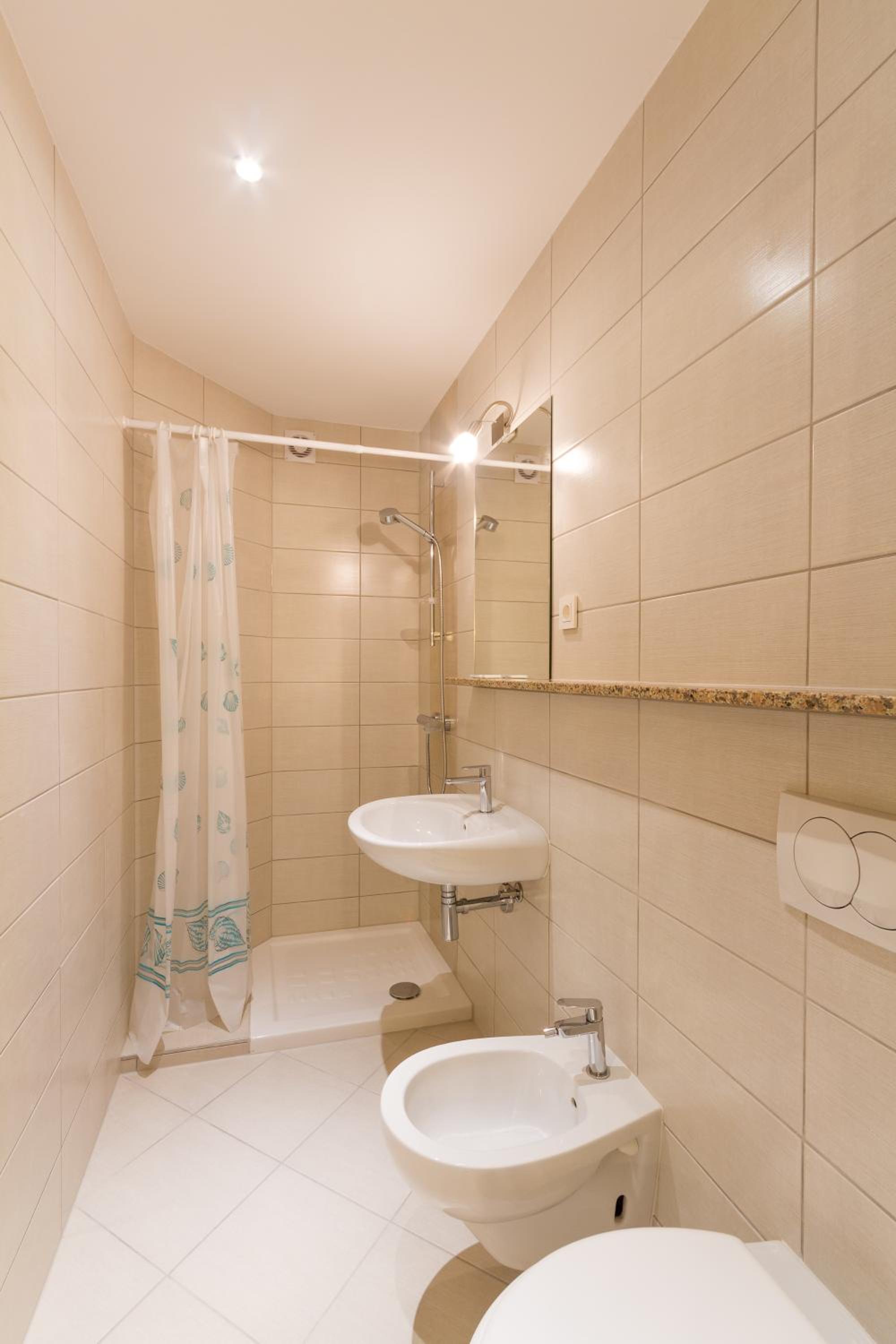 Two-Bedroom Apartment with Terrace and Garden View - Photo 9