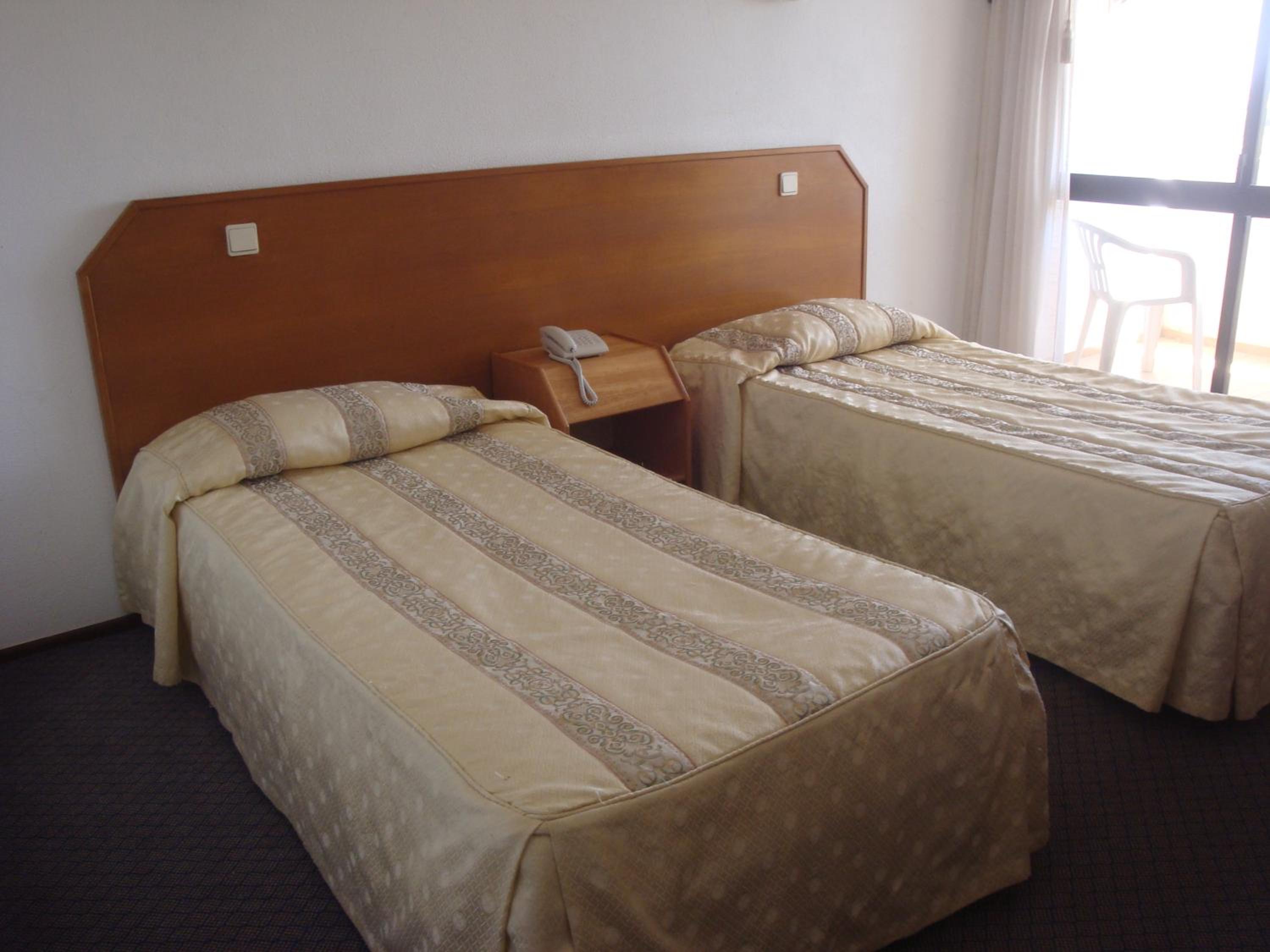 Twin Room - Photo 3