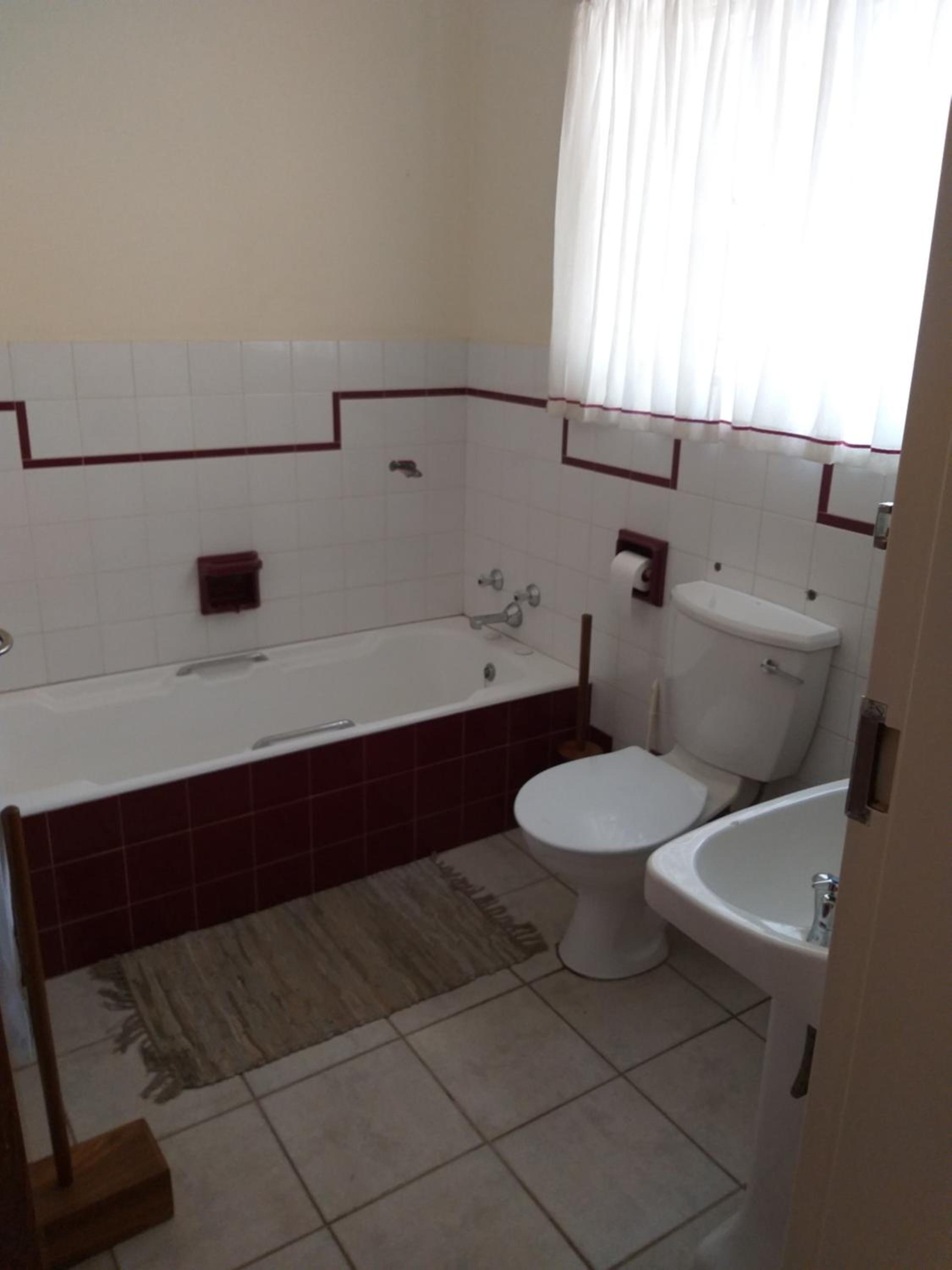 Twin Room - Photo 5