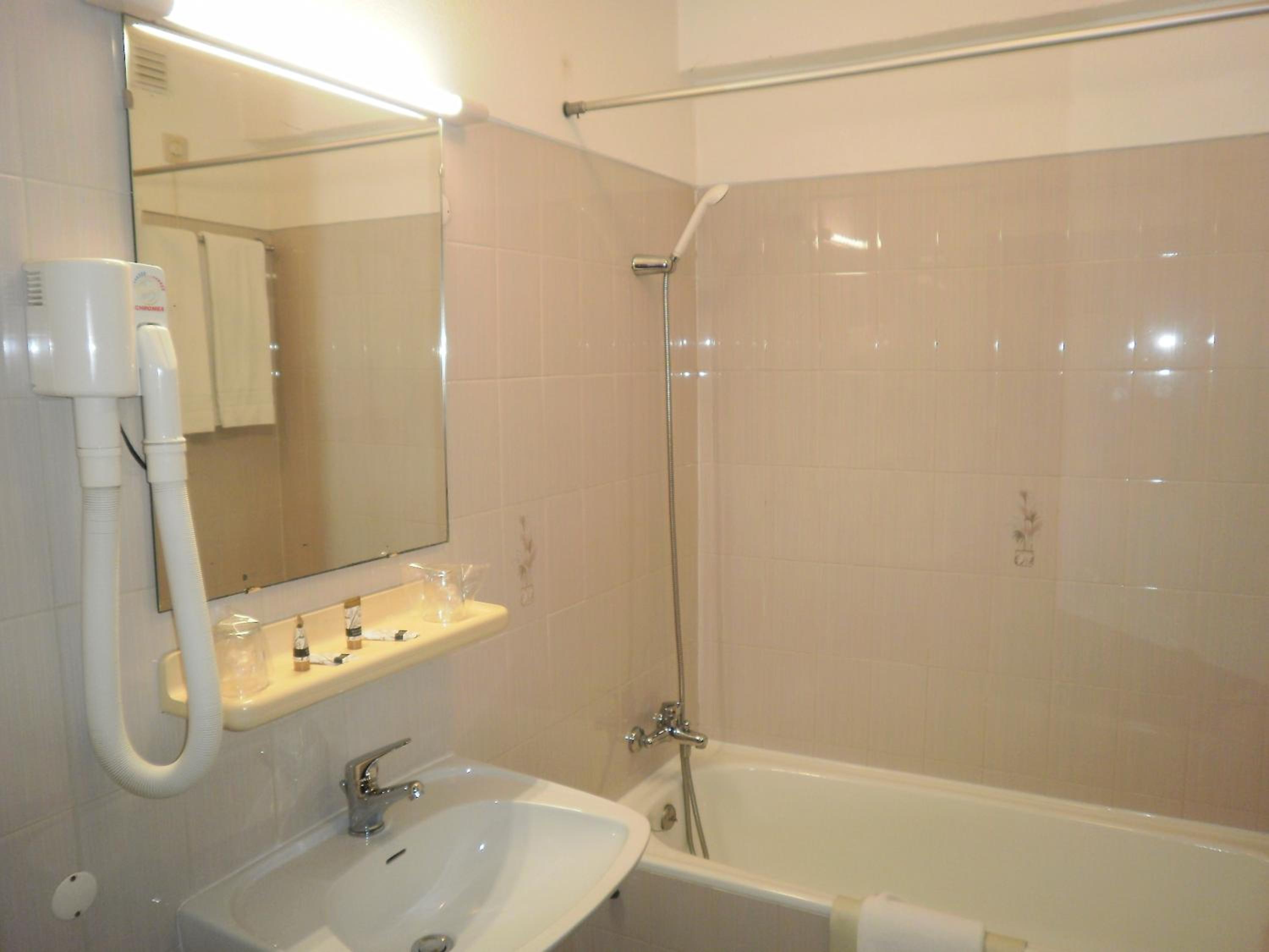 Double Room - Photo 2