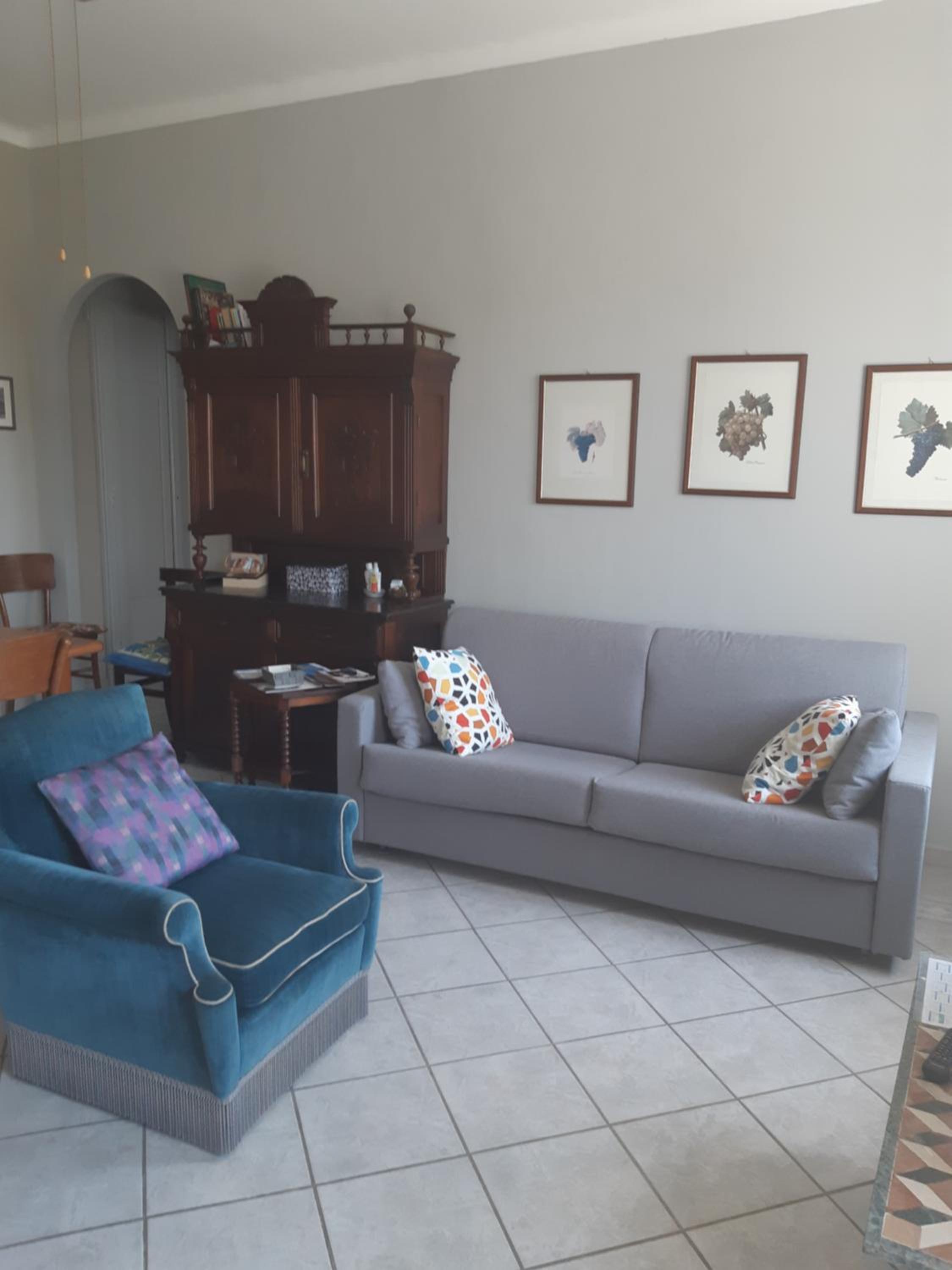 One-Bedroom Apartment photo 1