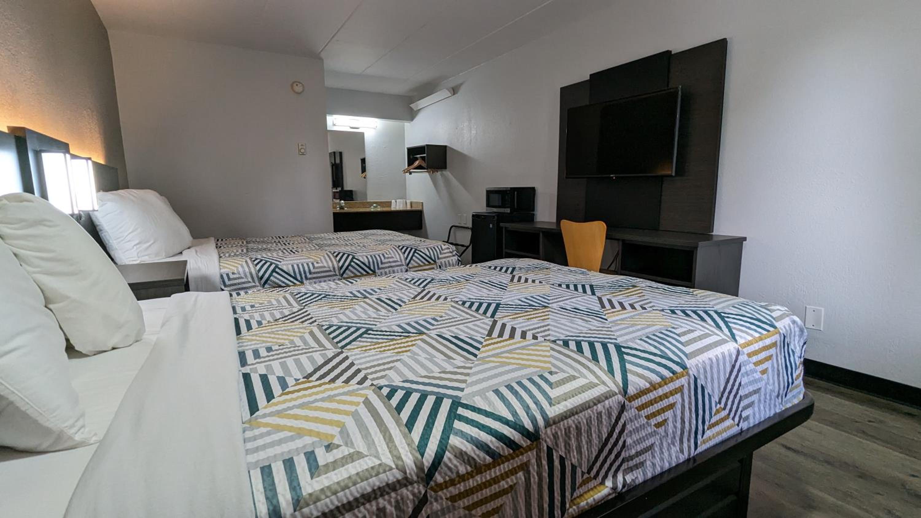 Deluxe Quadruple Room - Photo 10